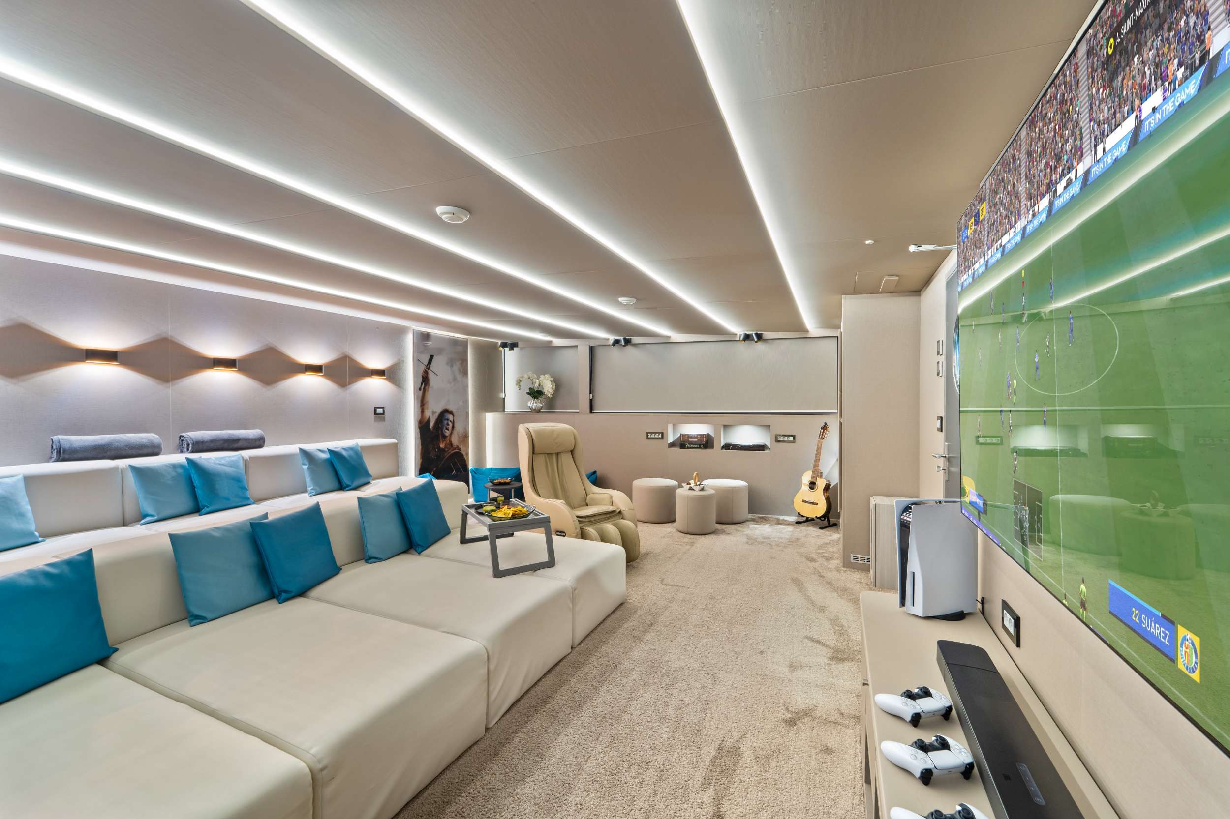 Yacht Photo 11