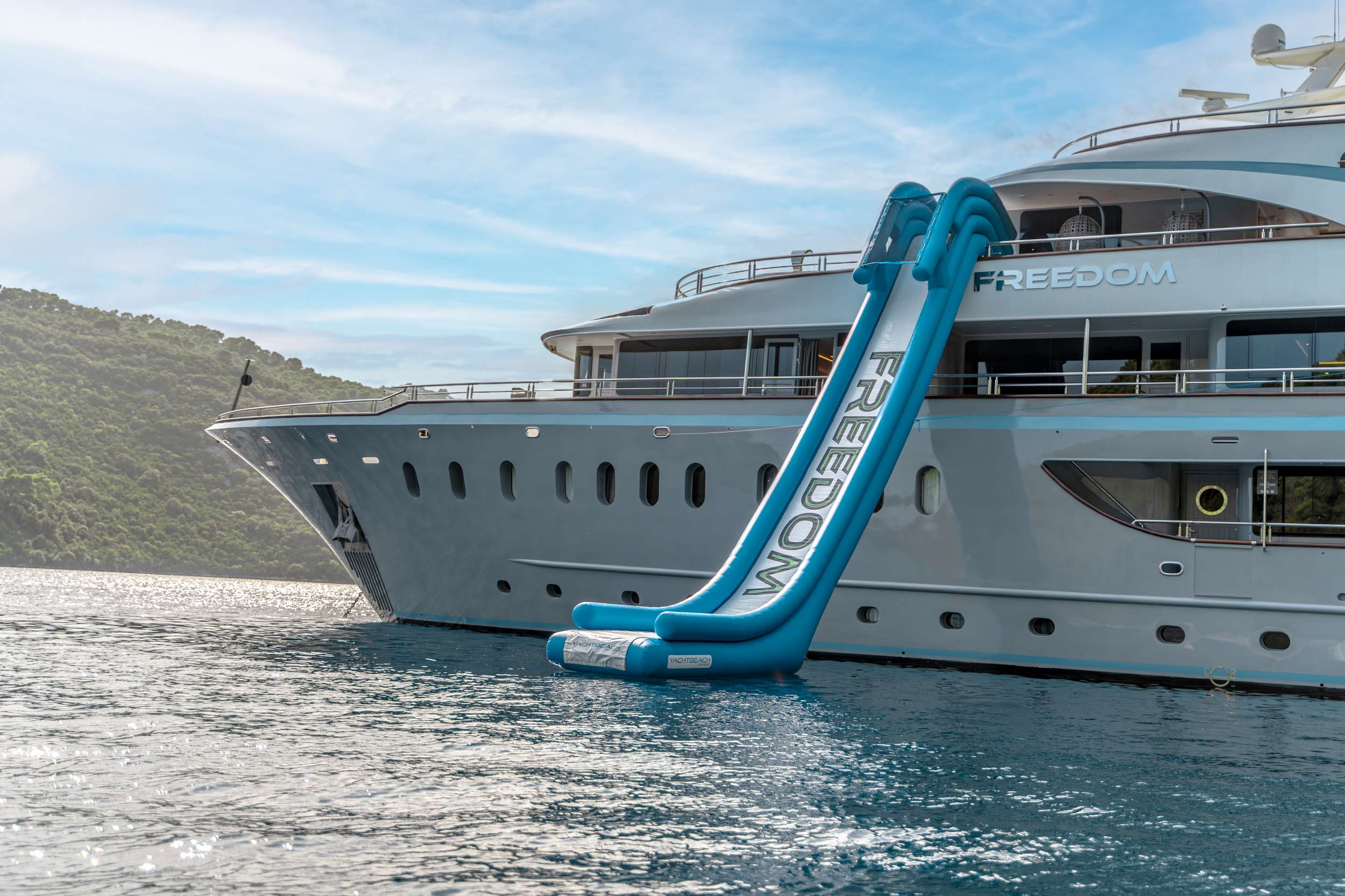 Yacht Photo 16
