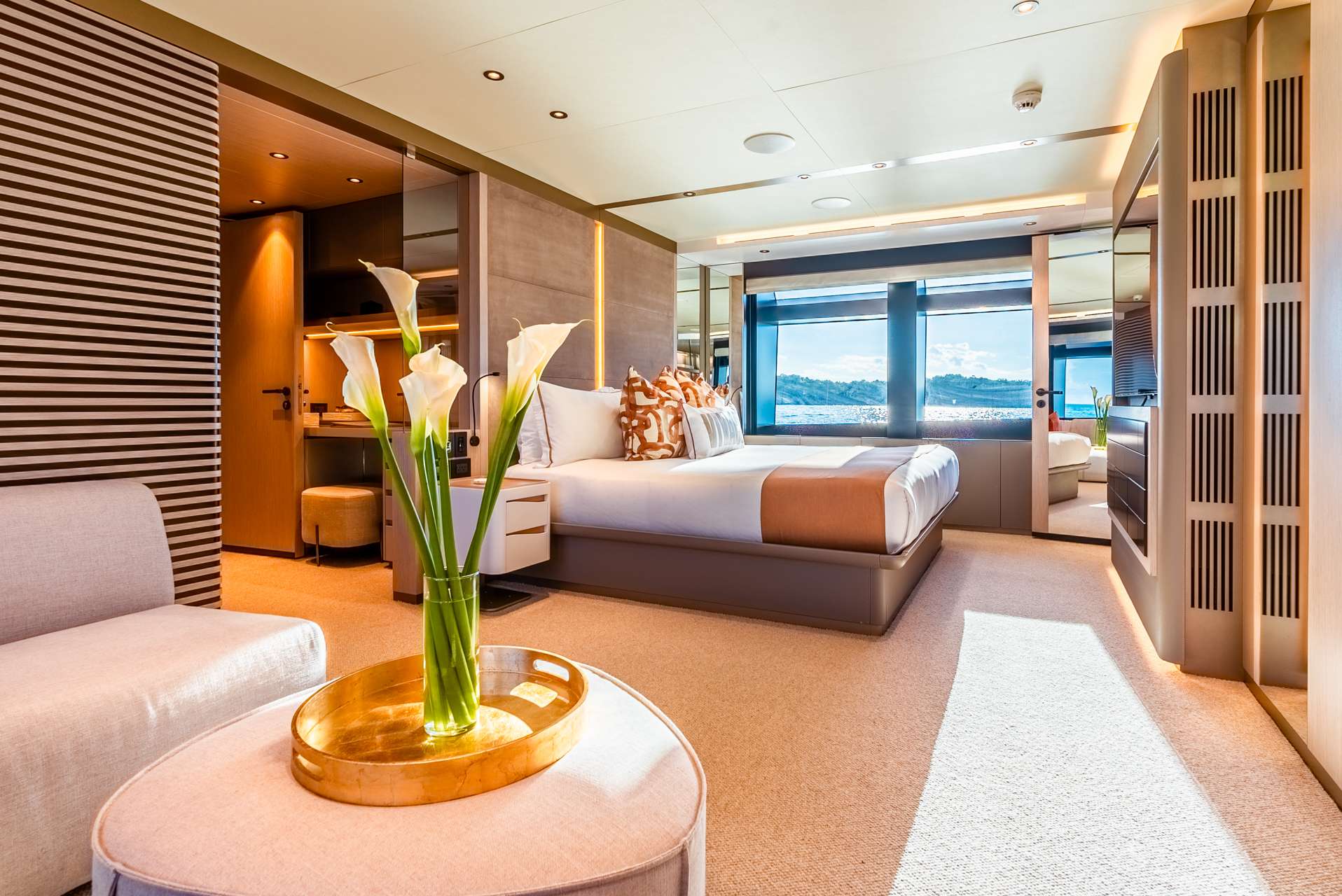 Yacht Photo 6