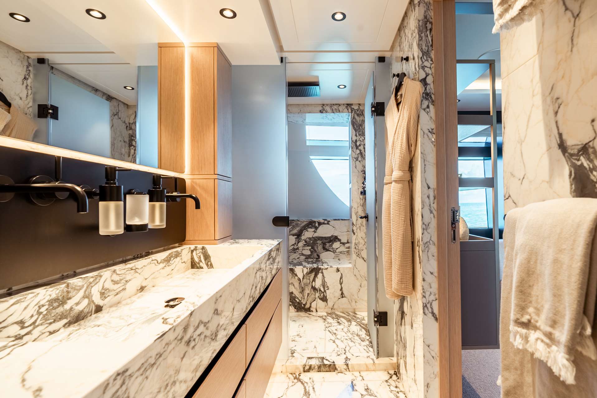 Yacht Photo 7