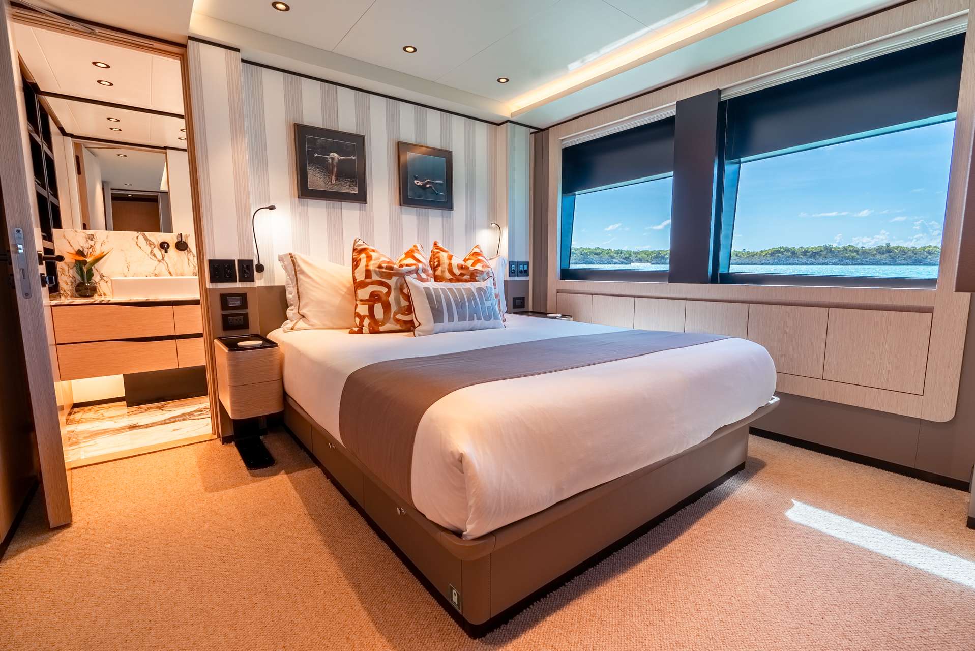 Yacht Photo 8