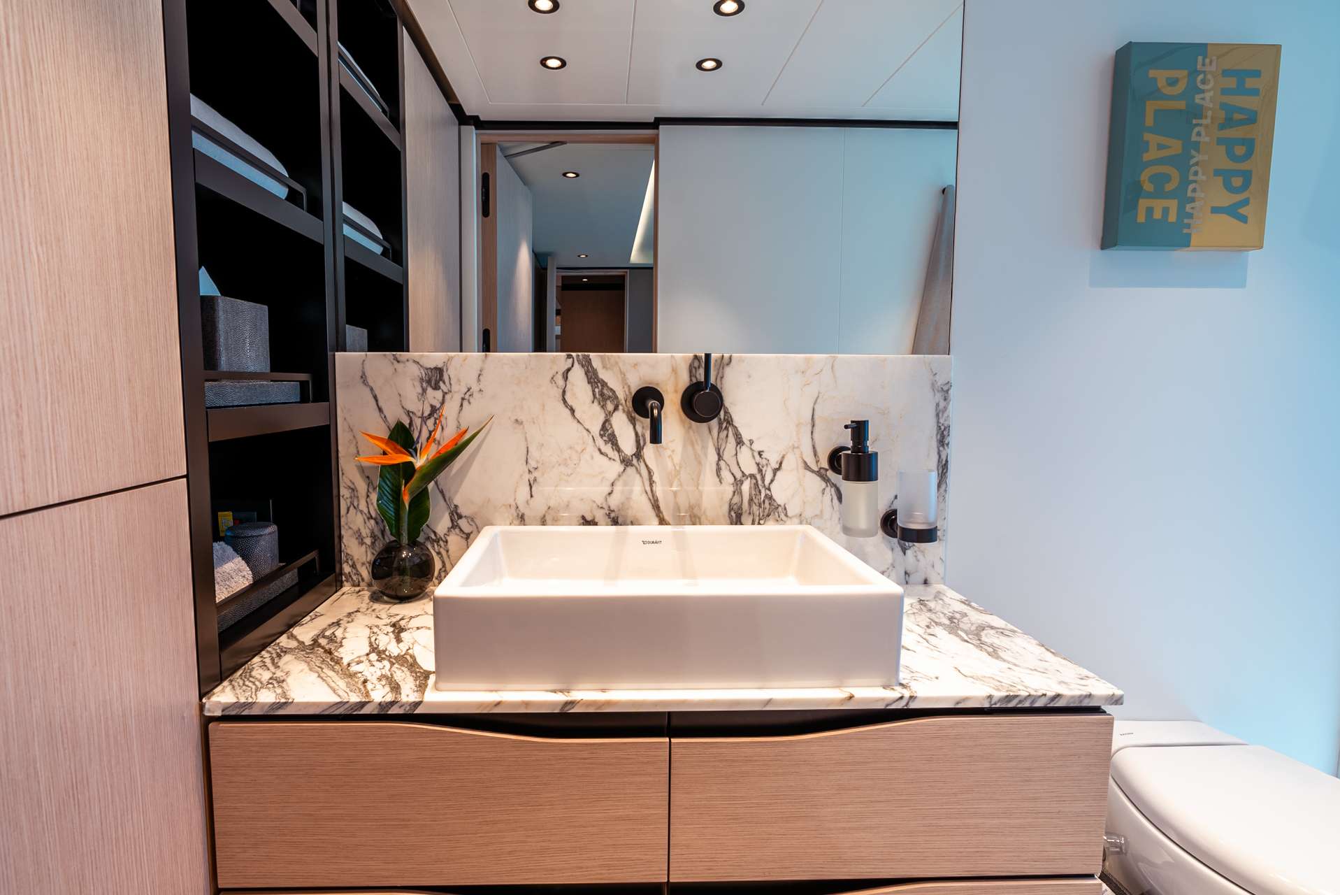 Yacht Photo 9