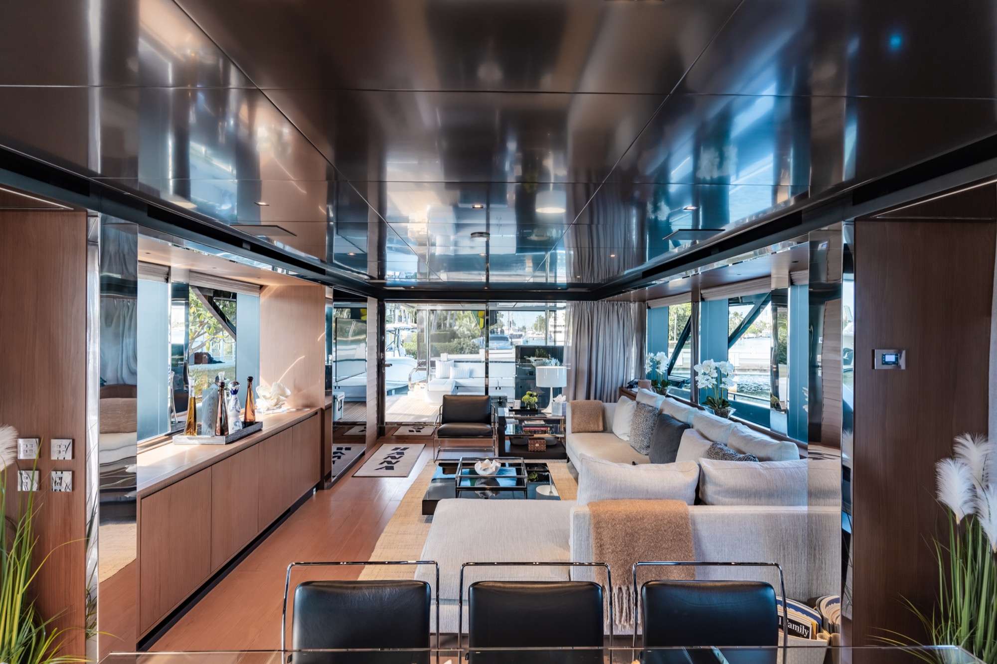 Yacht Photo 3