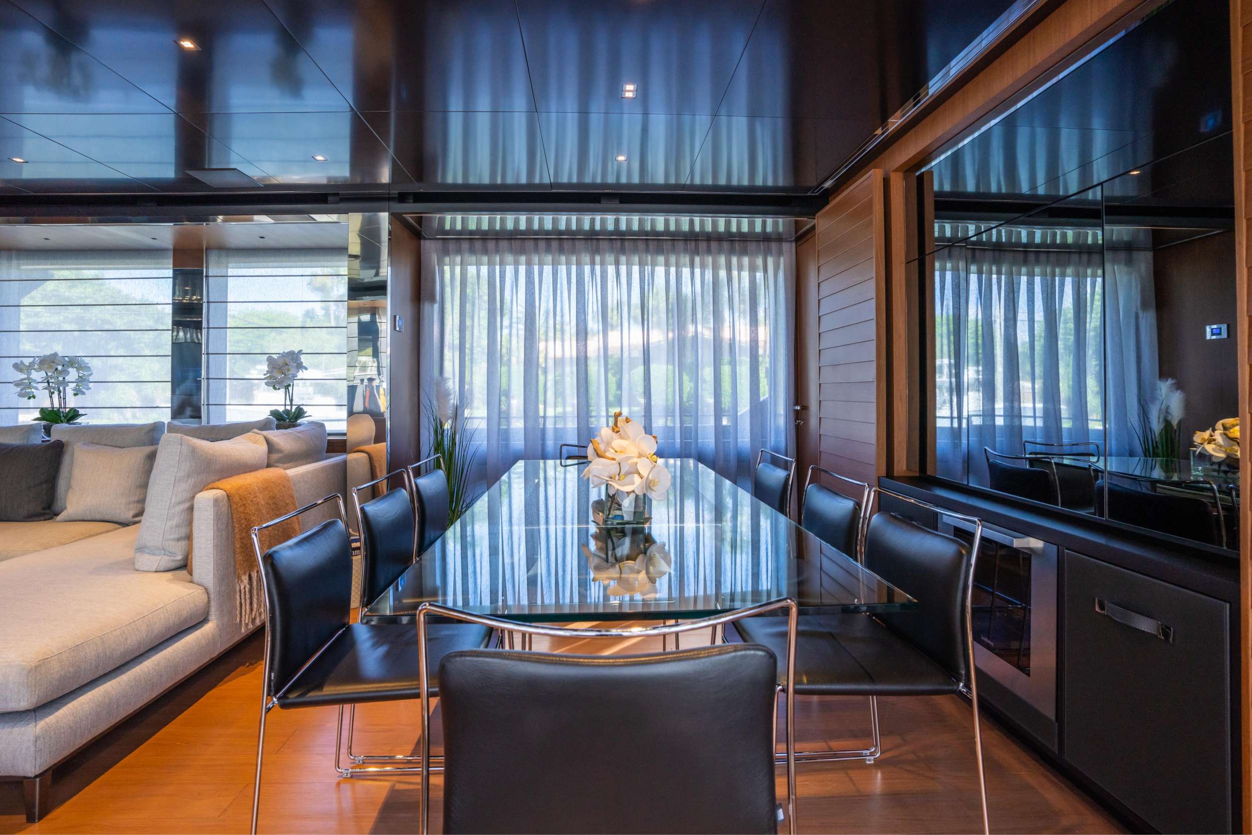 Yacht Photo 5