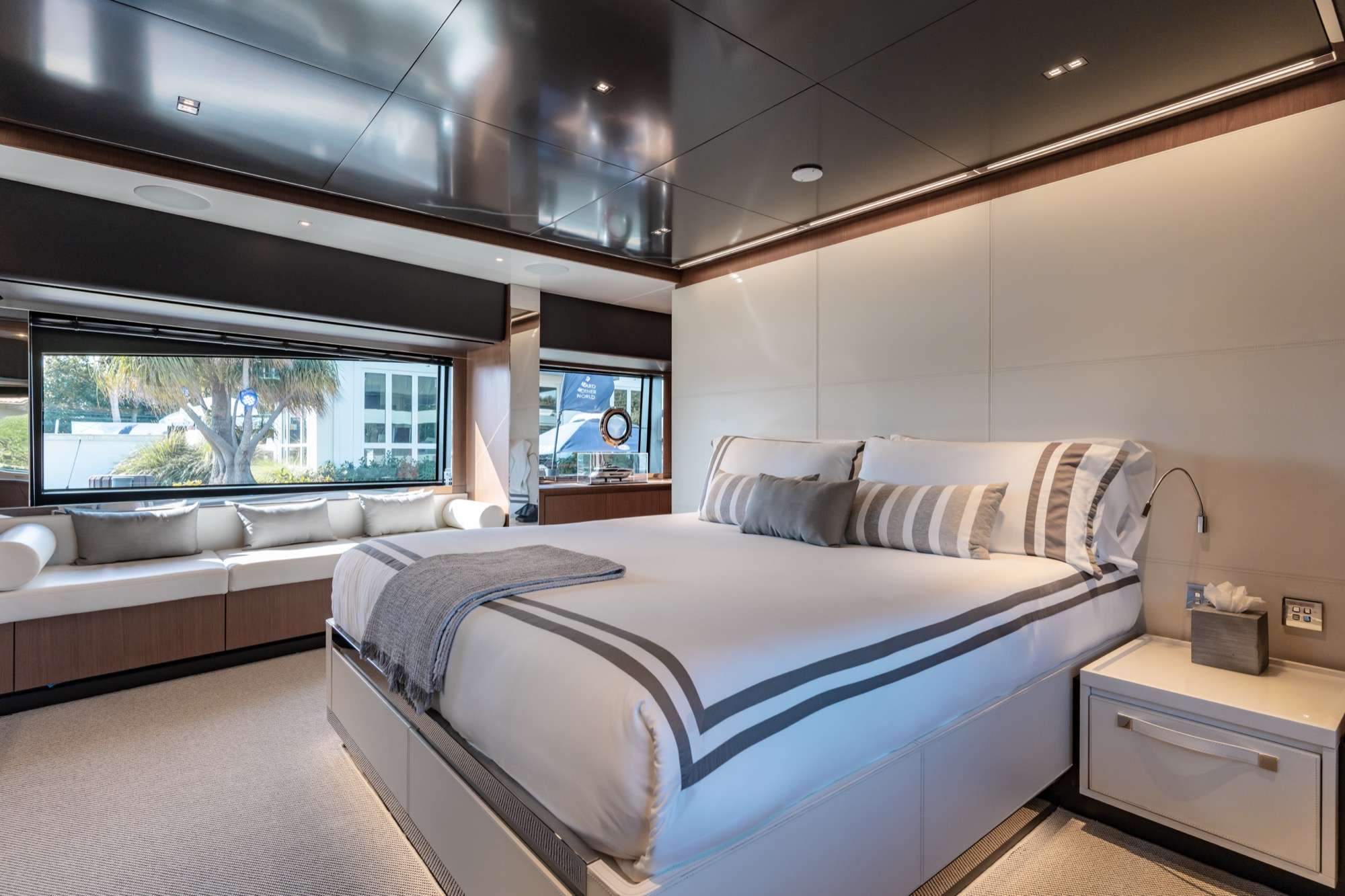 Yacht Photo 6