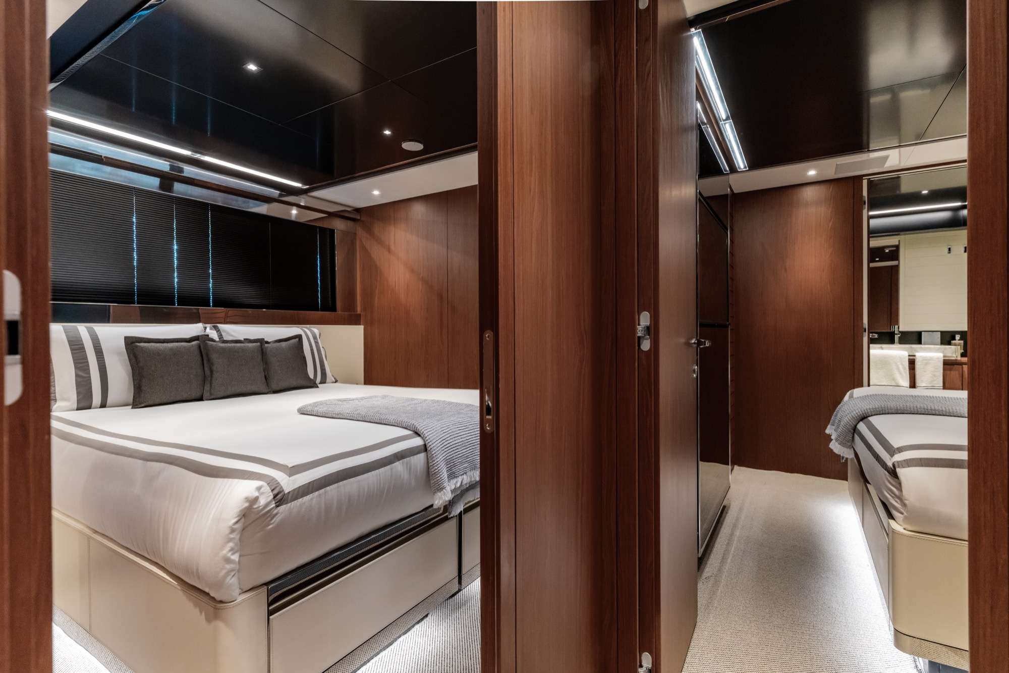 Yacht Photo 12