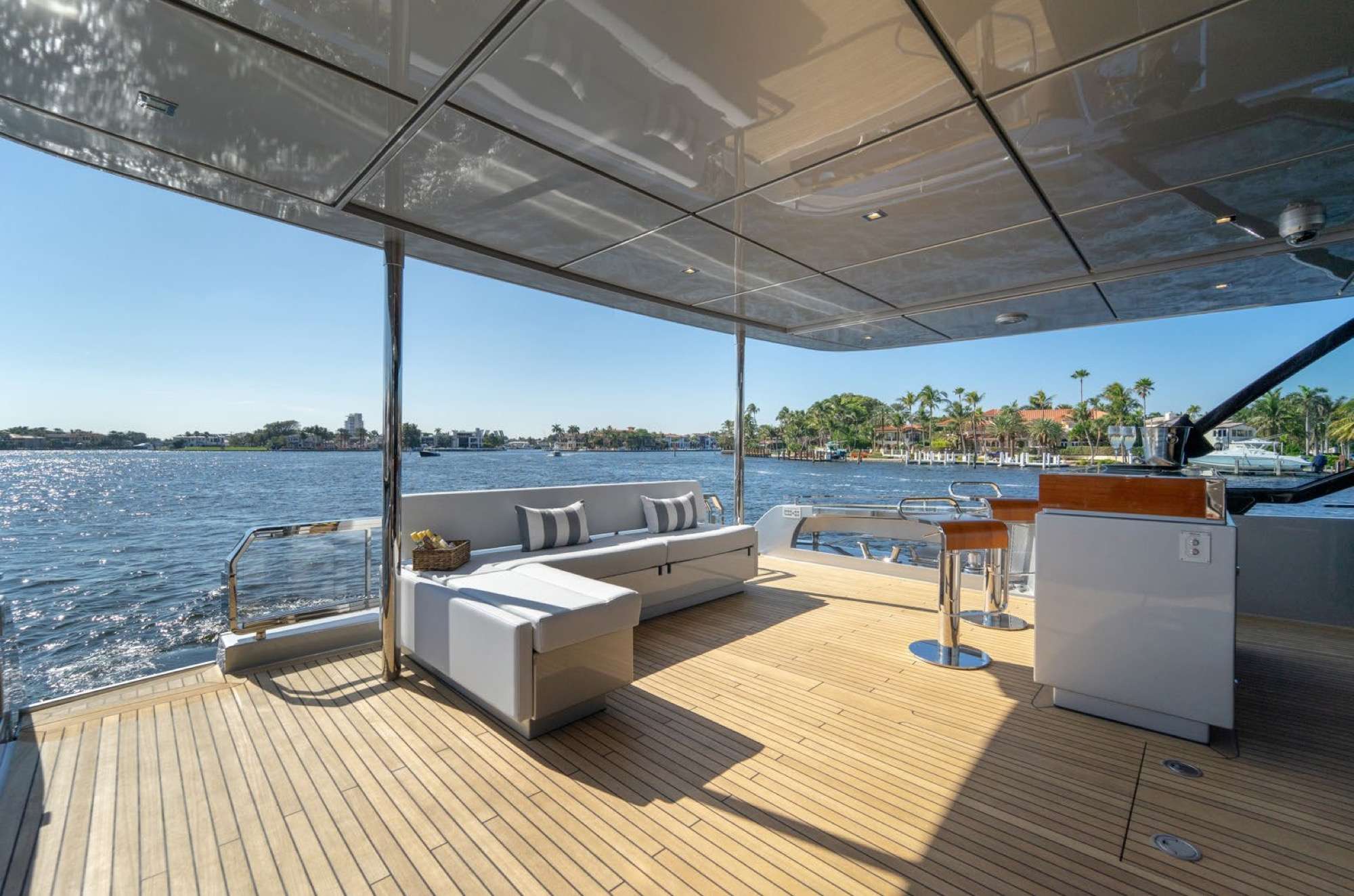 Yacht Photo 13