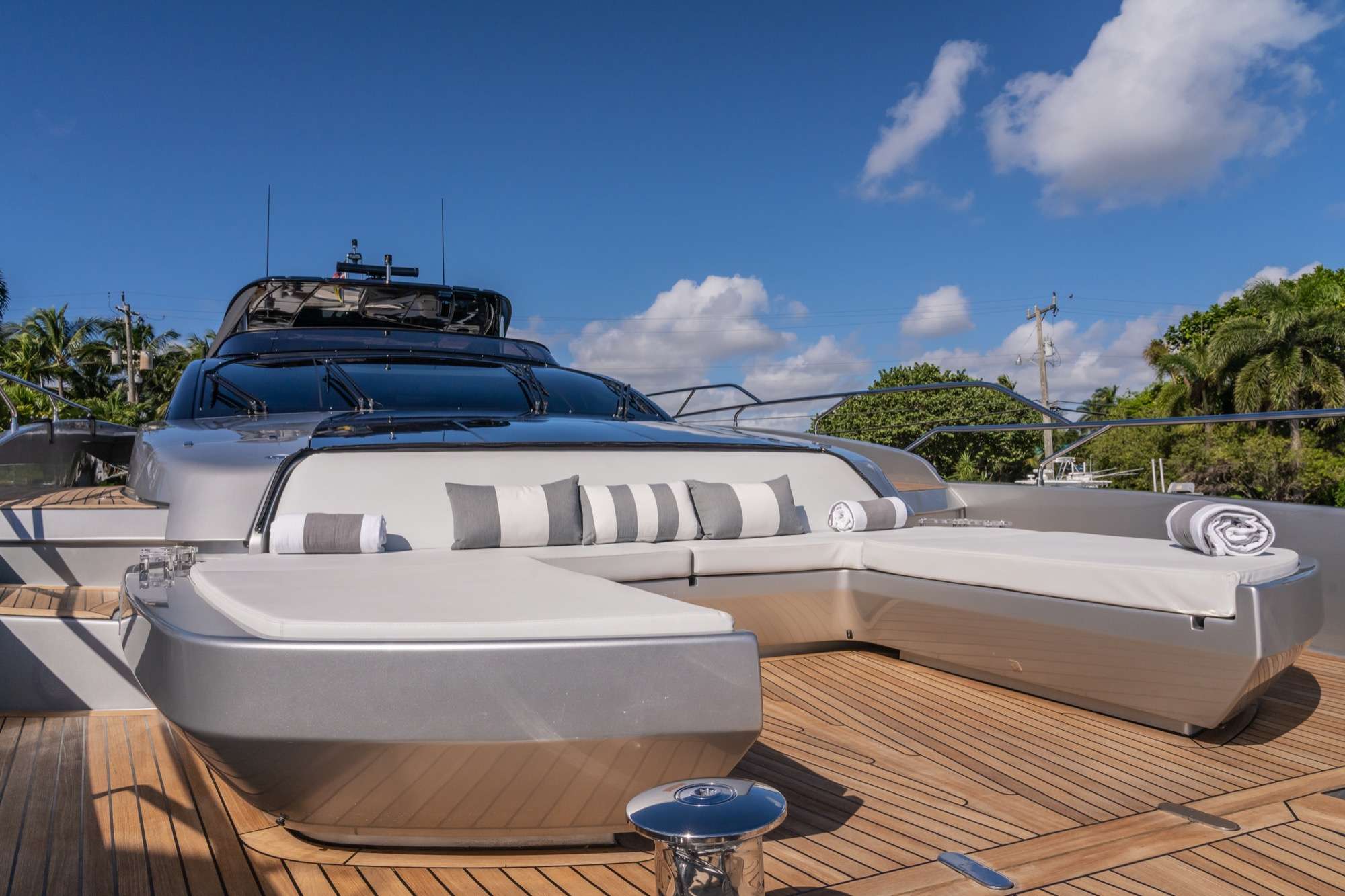 Yacht Photo 14