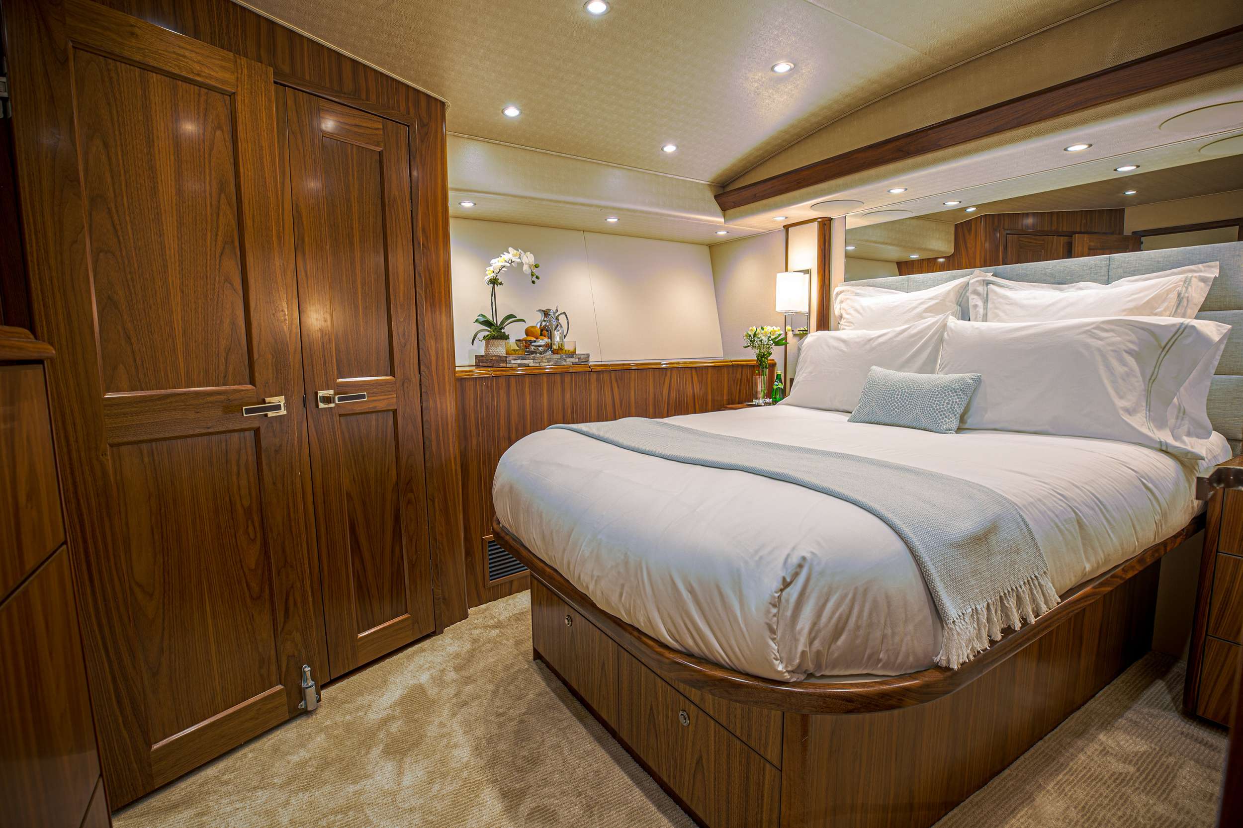 Yacht Photo 7