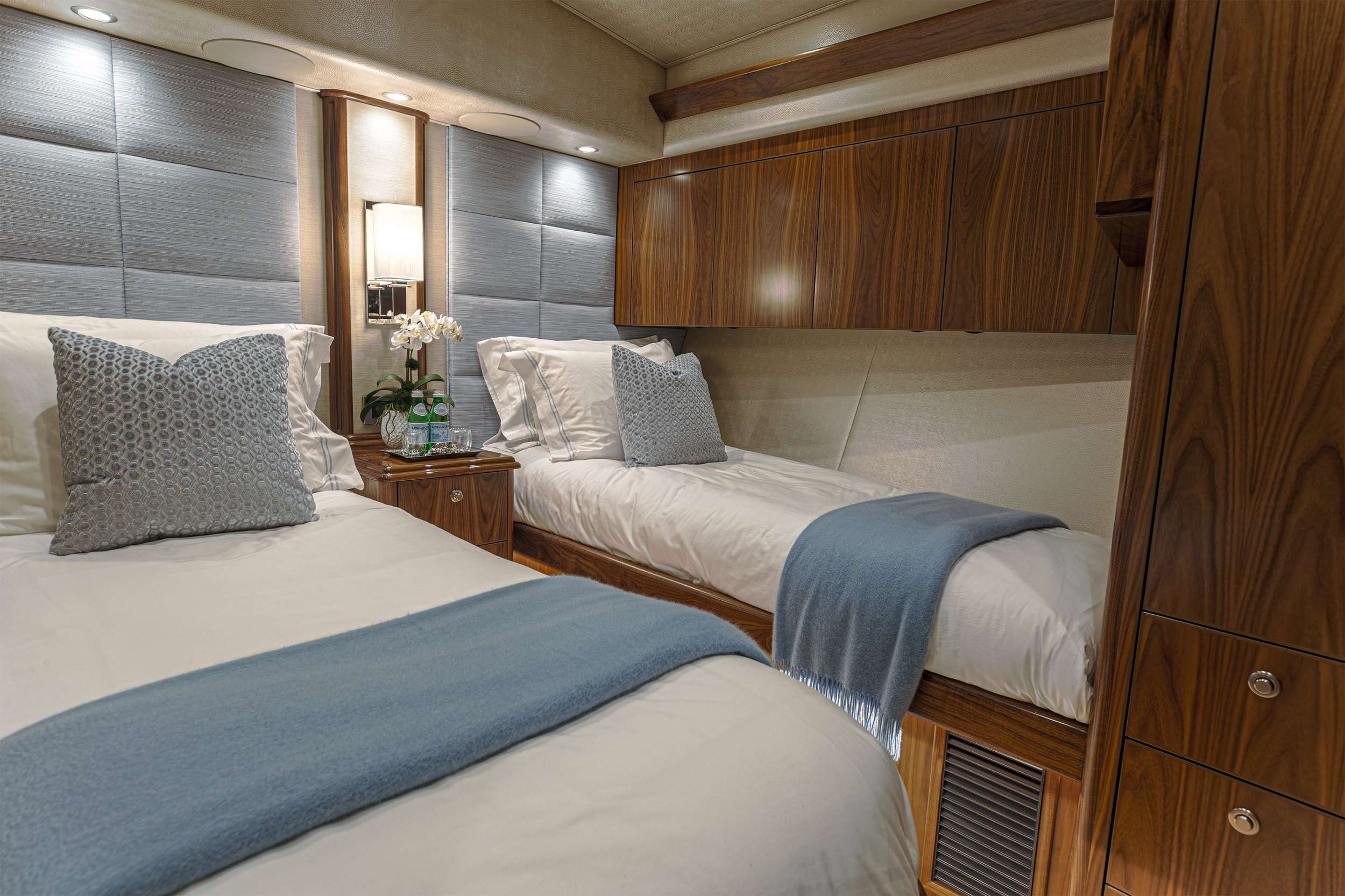Yacht Photo 9