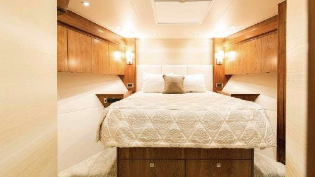 Yacht Photo 9