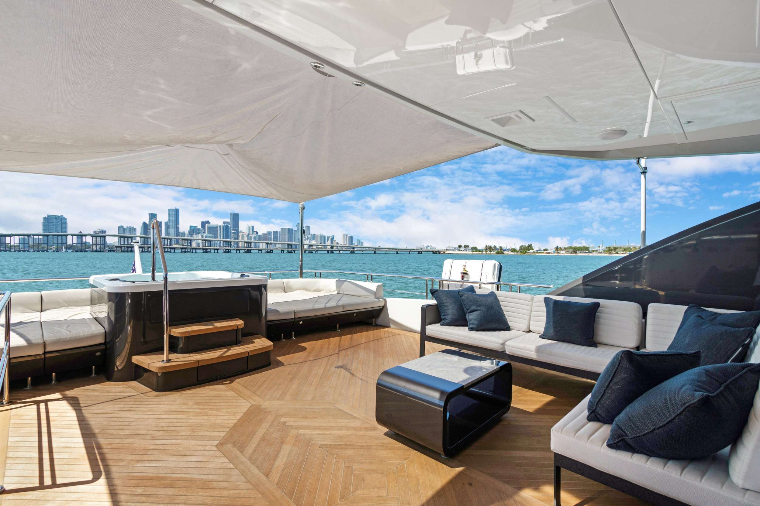 Yacht Photo 4