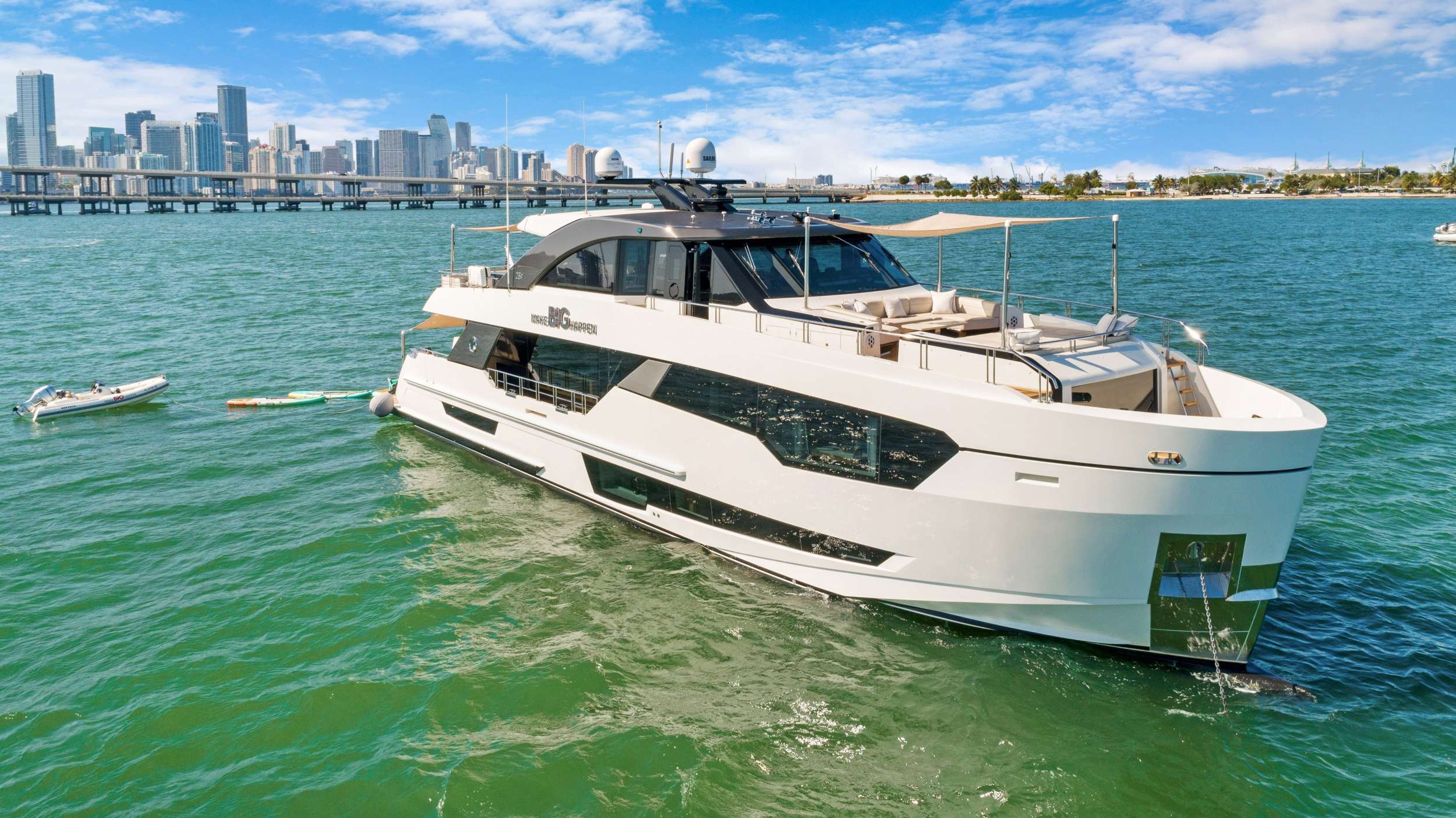 Yacht Photo 11