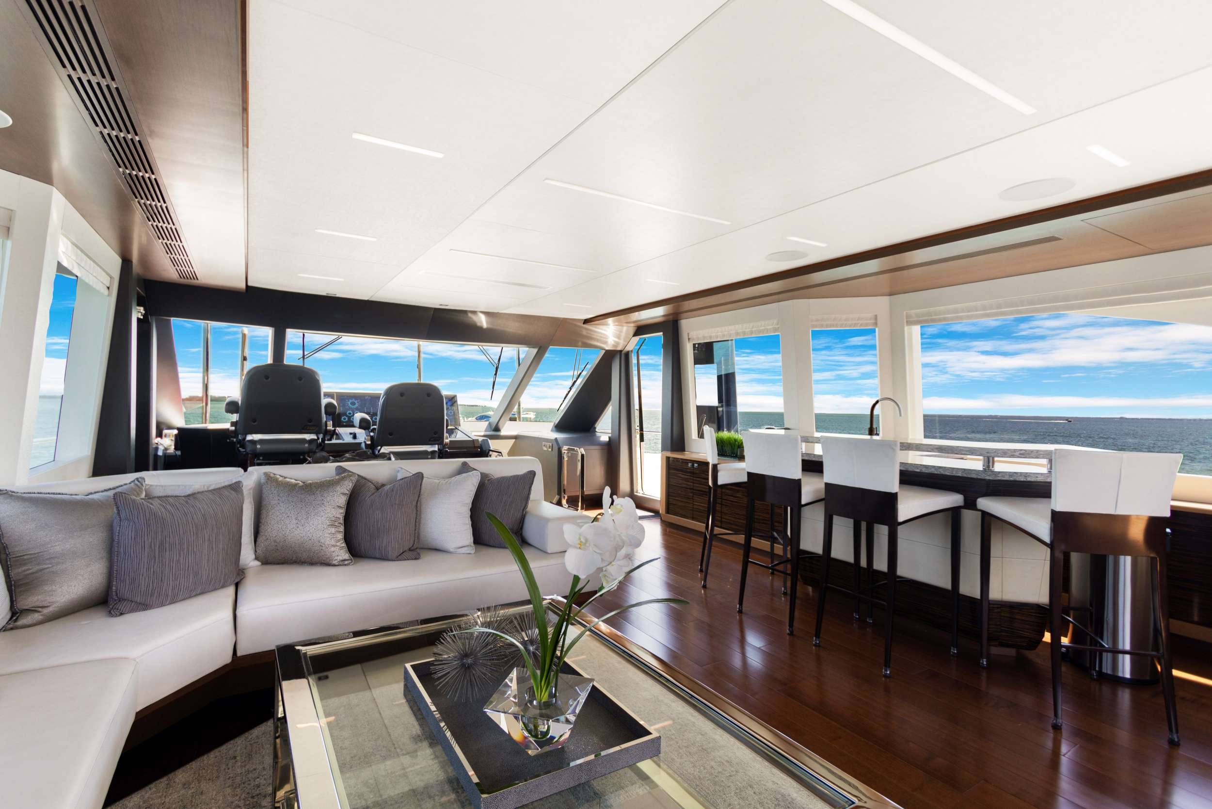 Yacht Photo 12