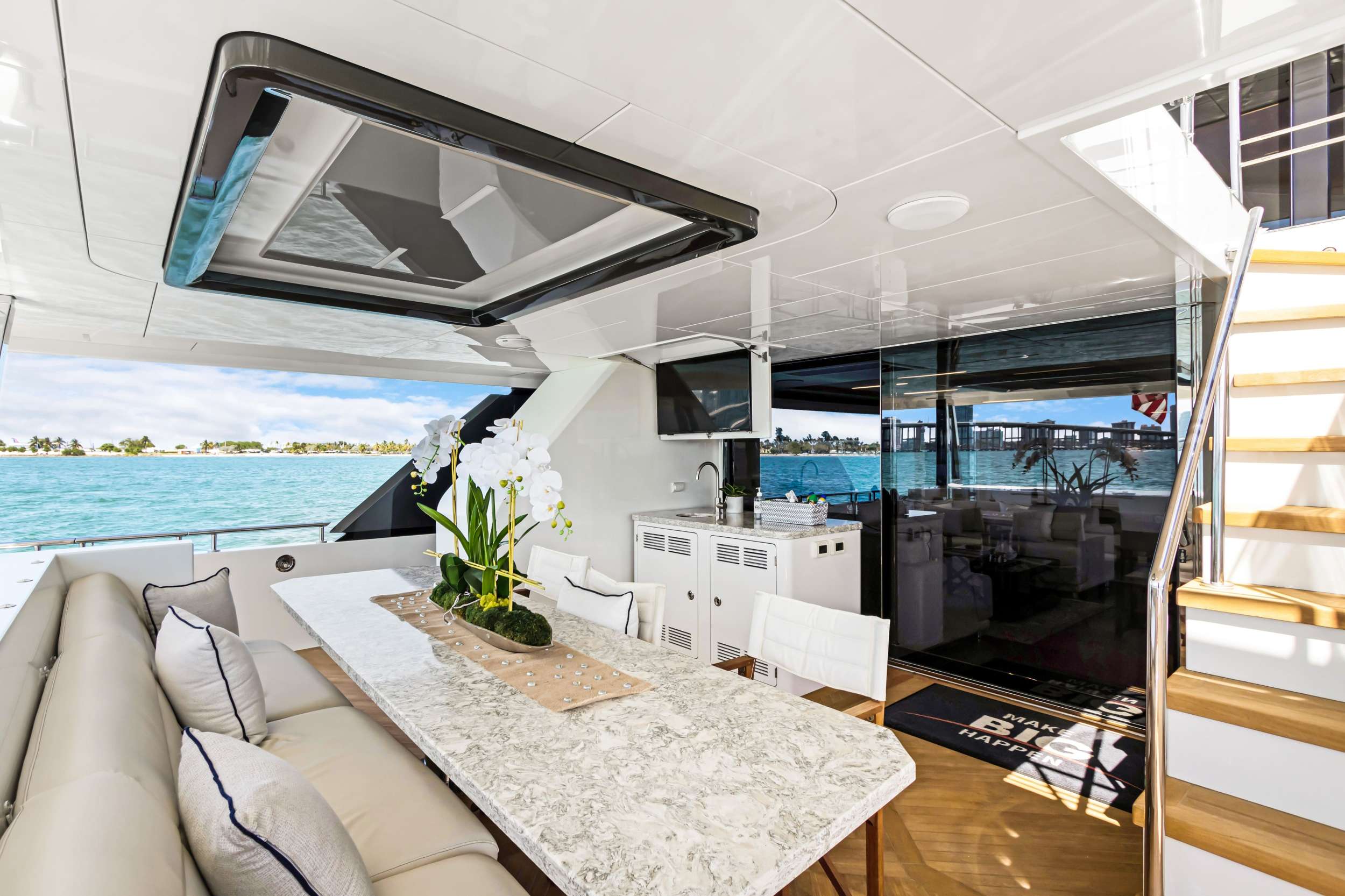 Yacht Photo 16