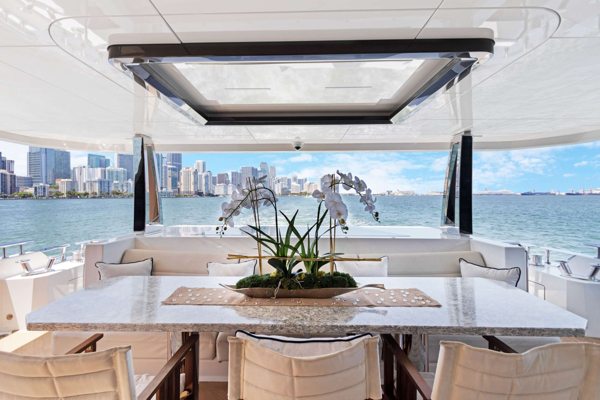 Yacht Photo 17