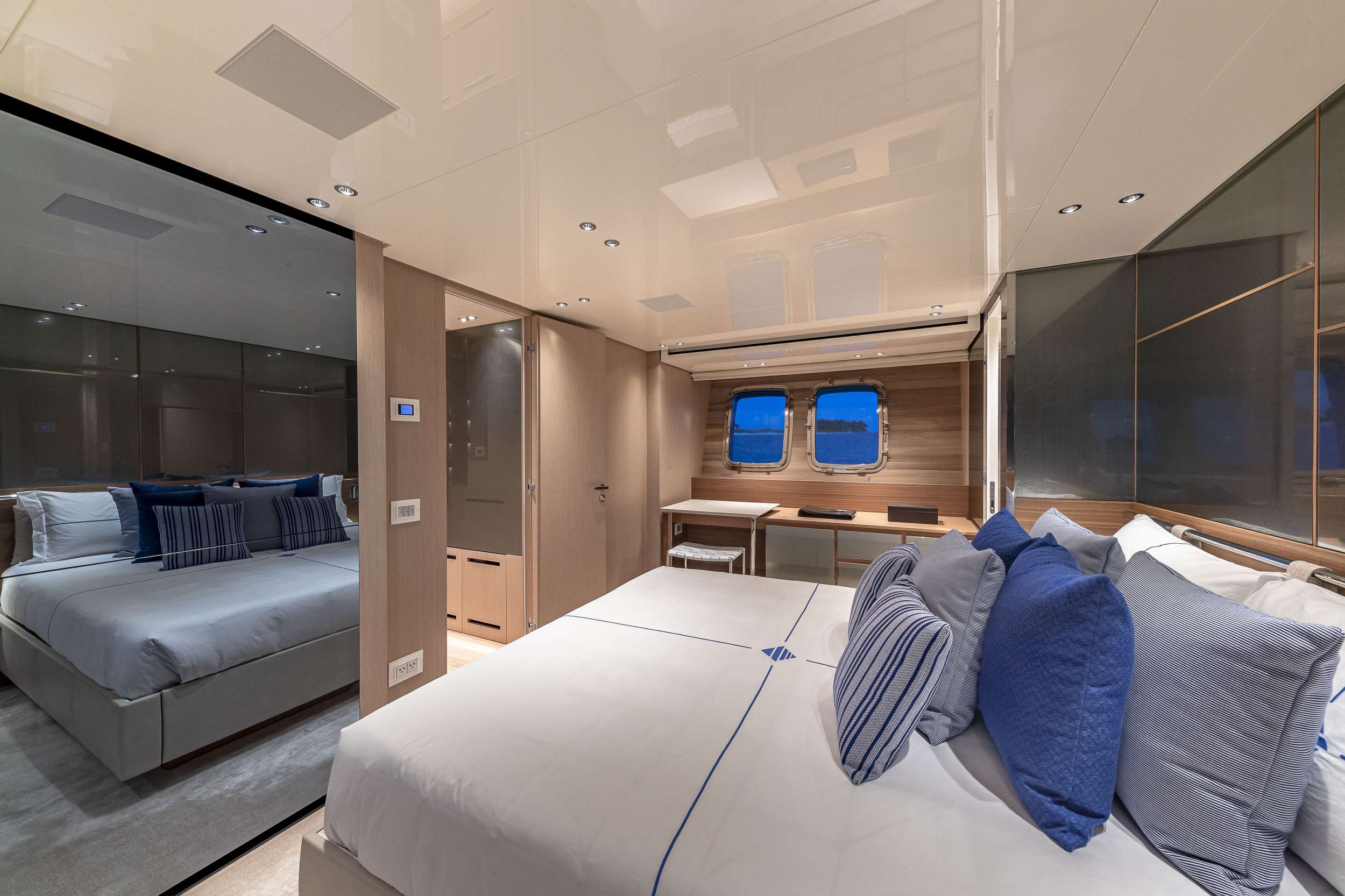 Yacht Photo 6