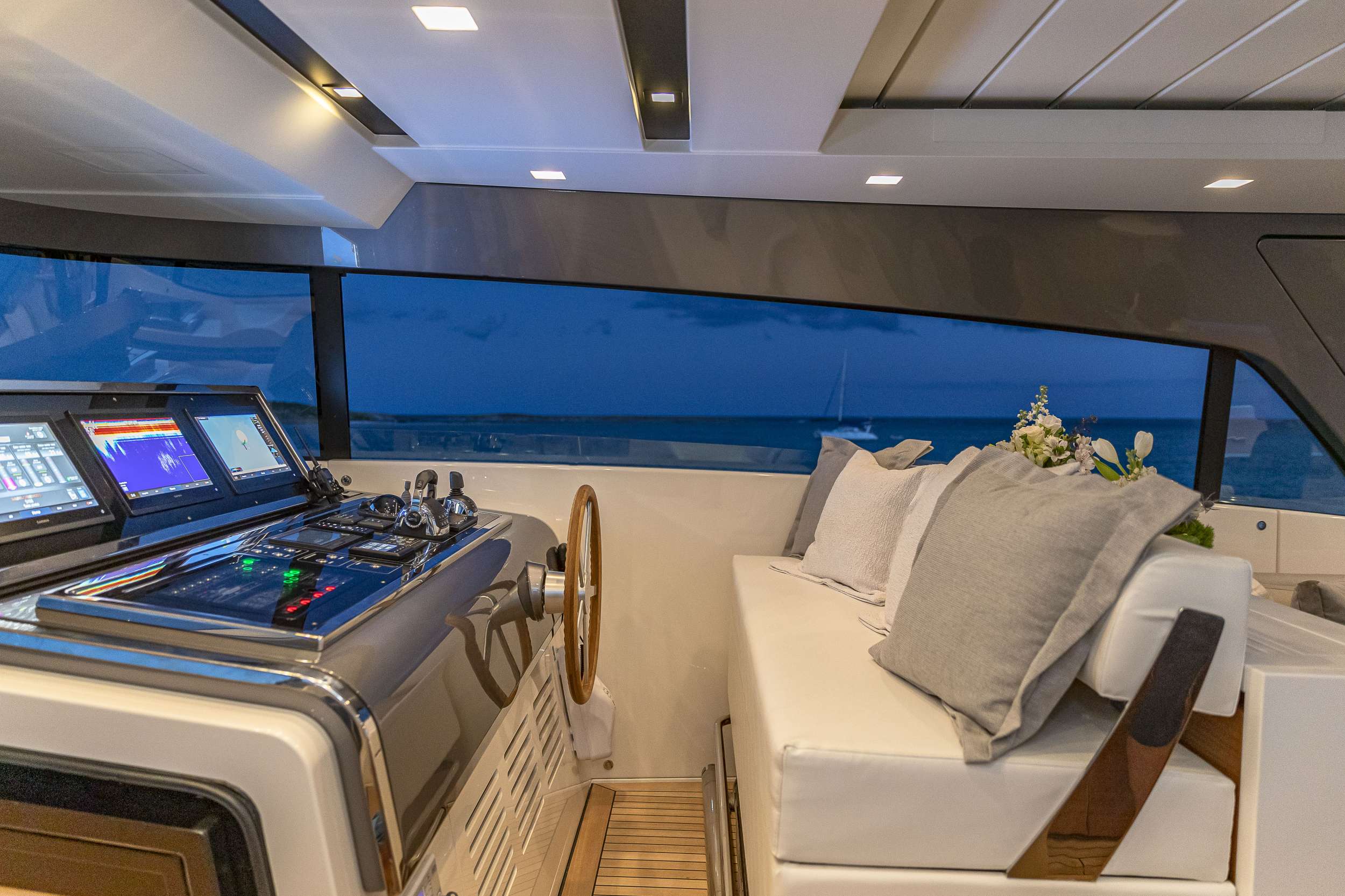 Yacht Photo 18
