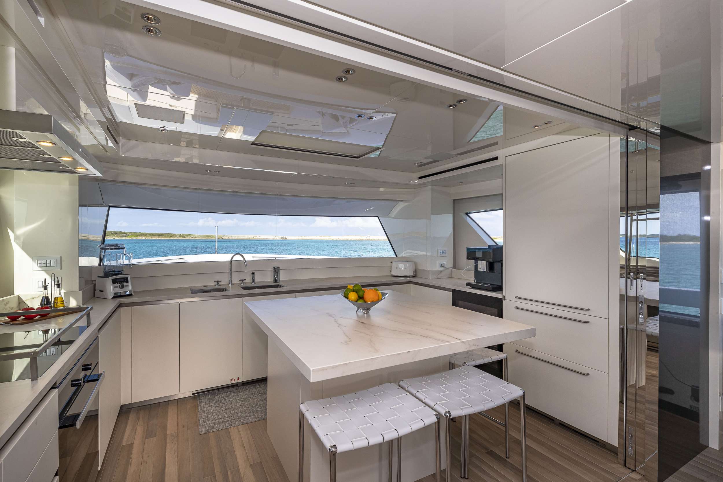 Yacht Photo 19