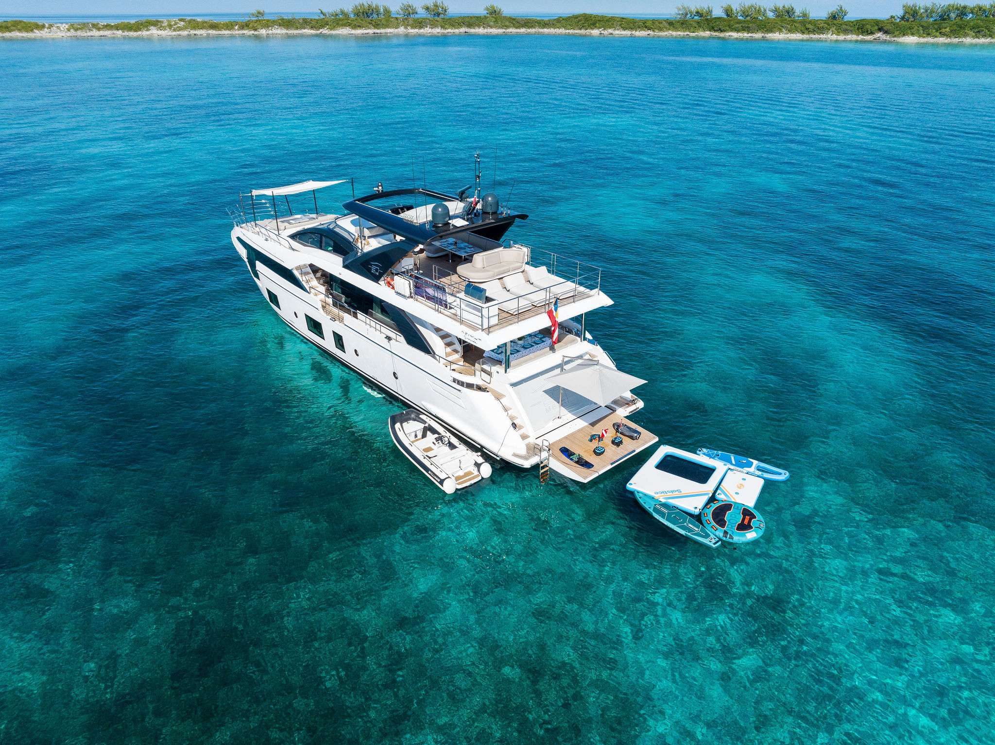 Yacht Photo 3