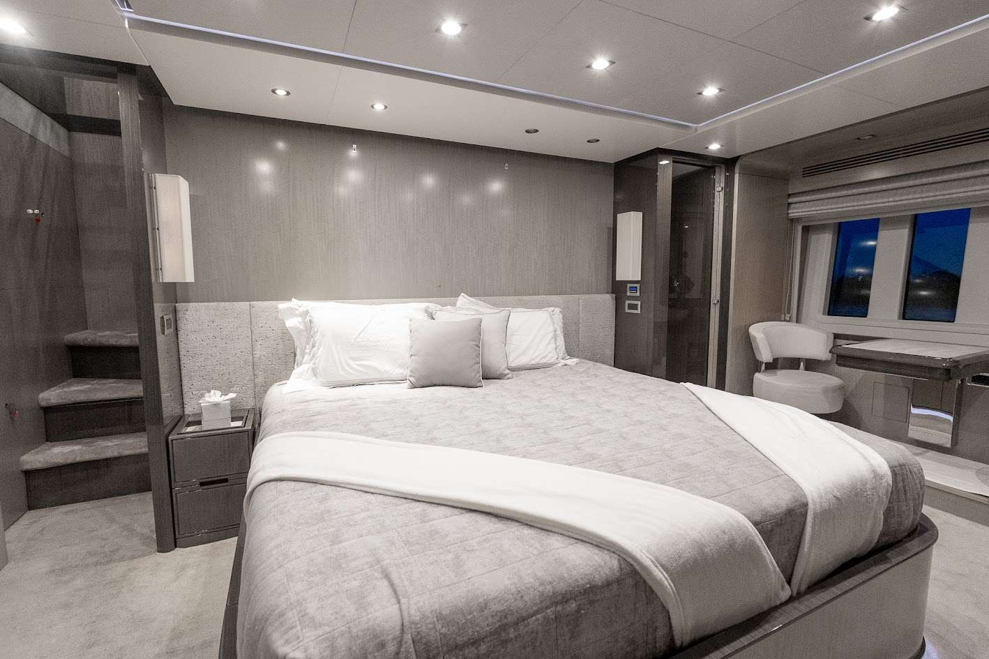 Yacht Photo 6