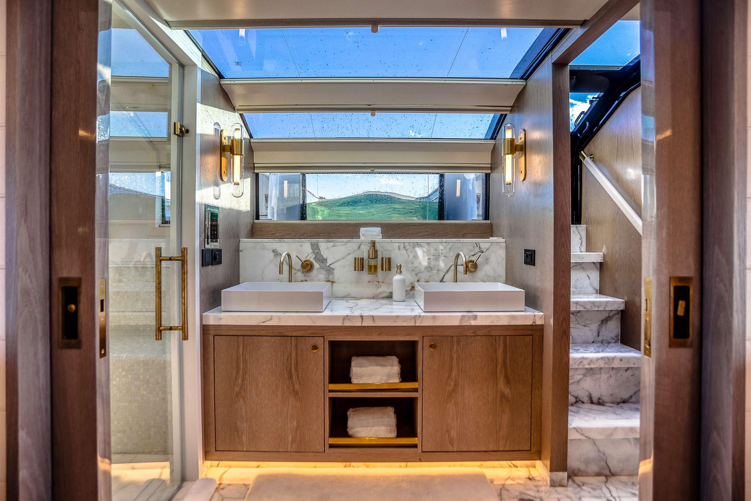 Yacht Photo 7