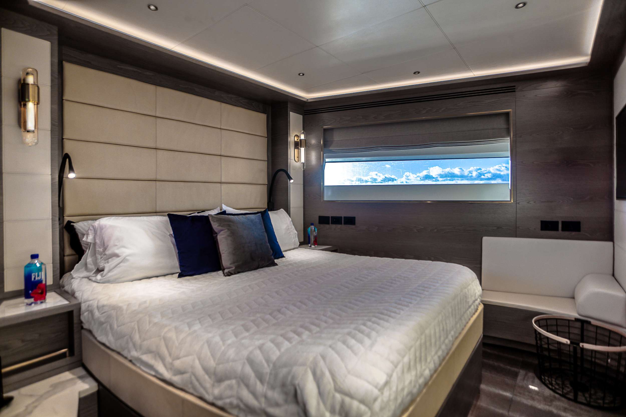 Yacht Photo 8