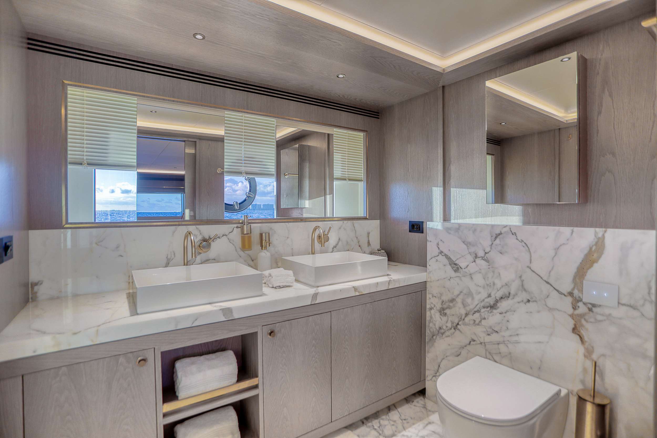 Yacht Photo 12