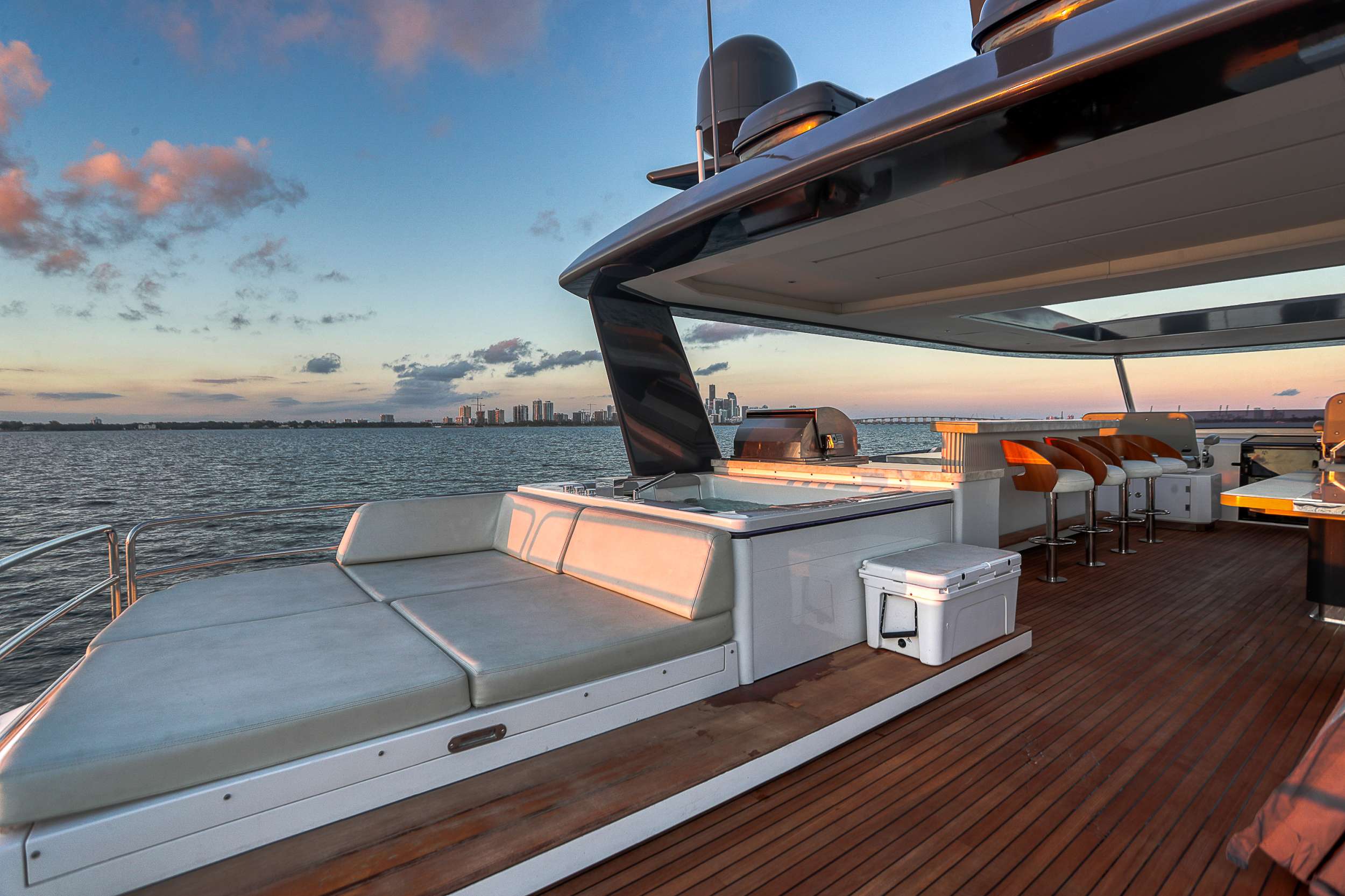 Yacht Photo 16