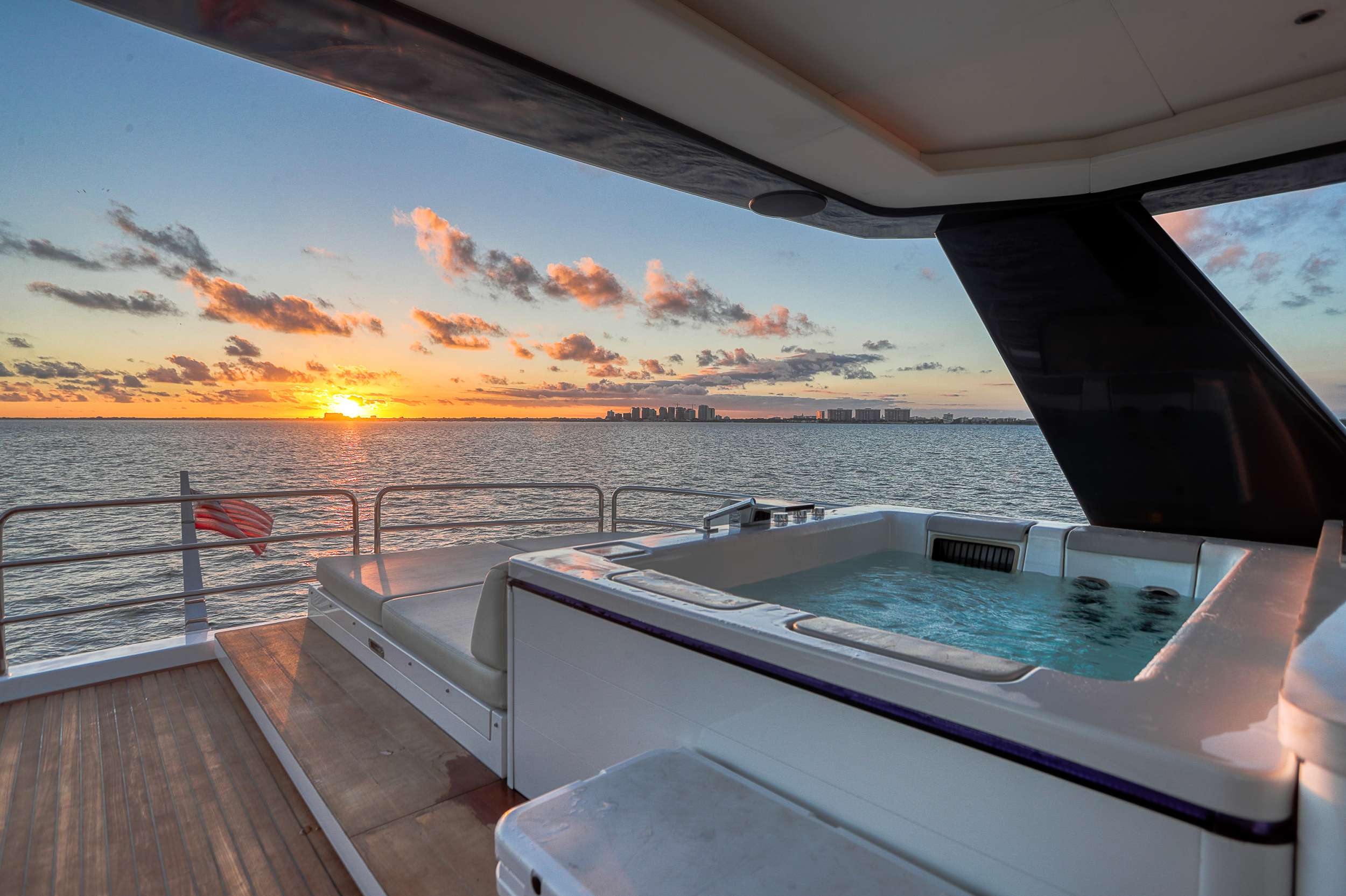 Yacht Photo 17