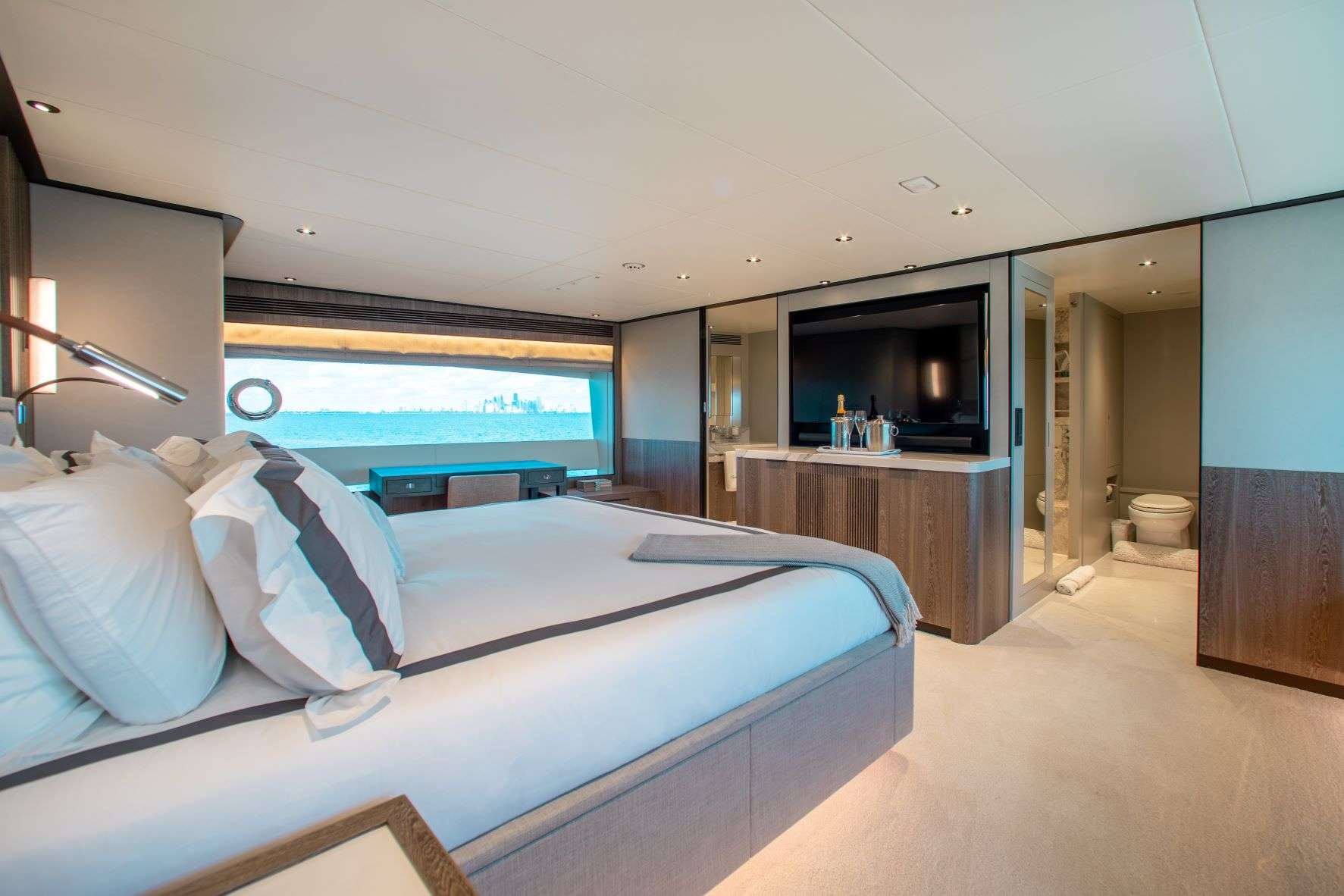 Yacht Photo 7