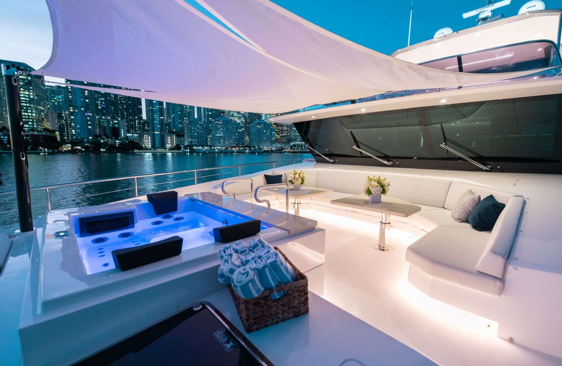 Yacht Photo 17