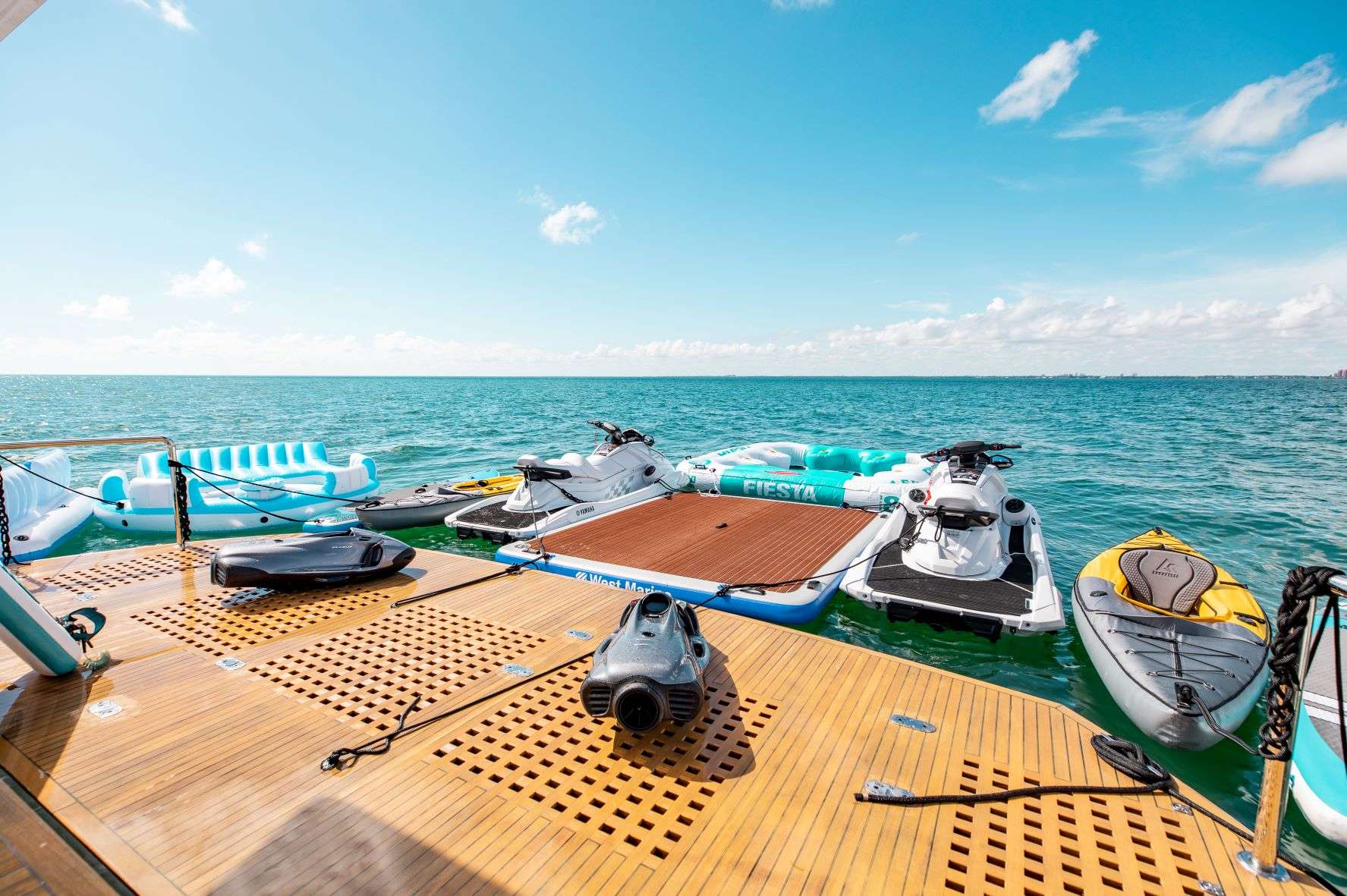 Yacht Photo 19