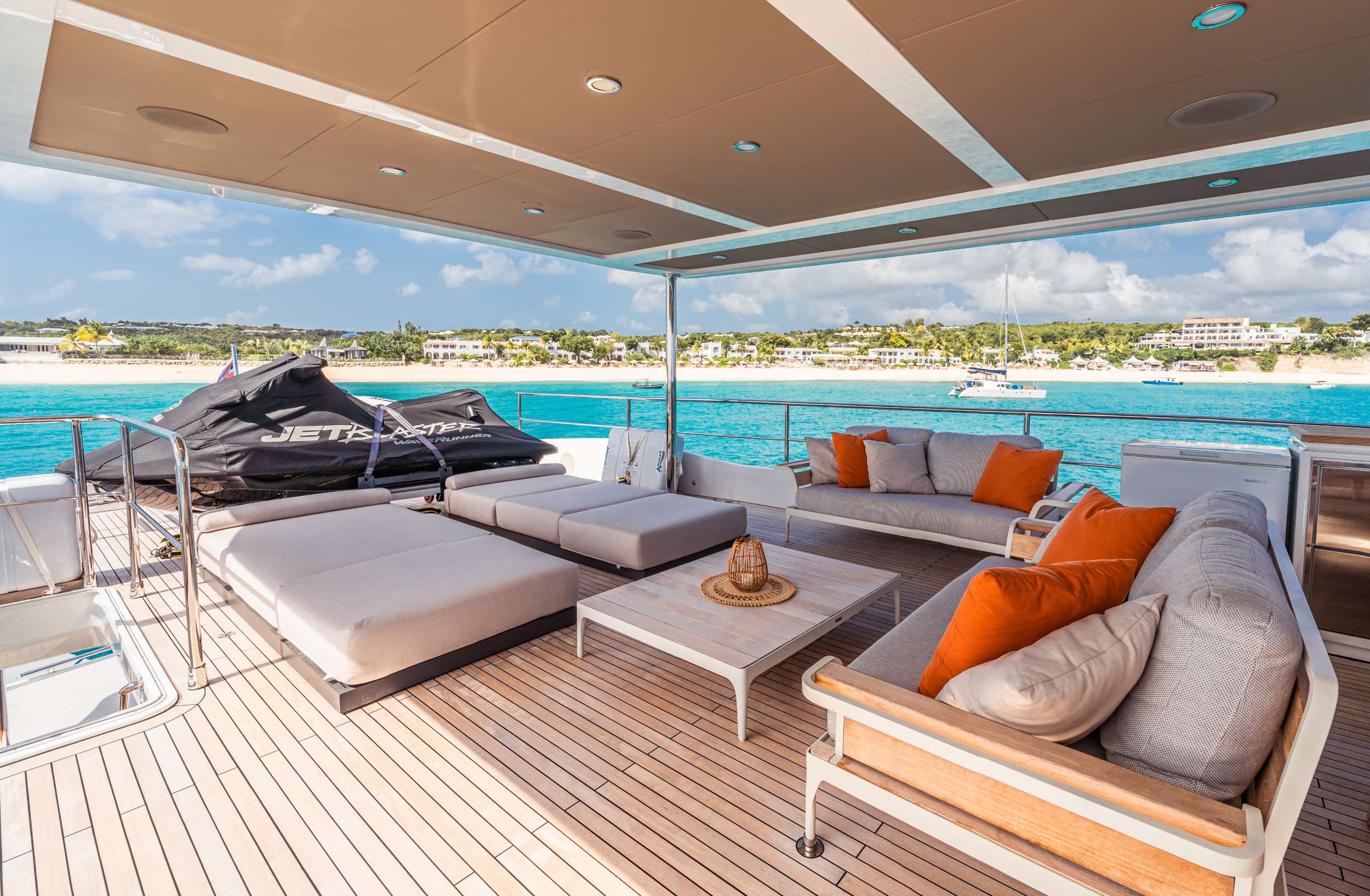 Yacht Photo 9