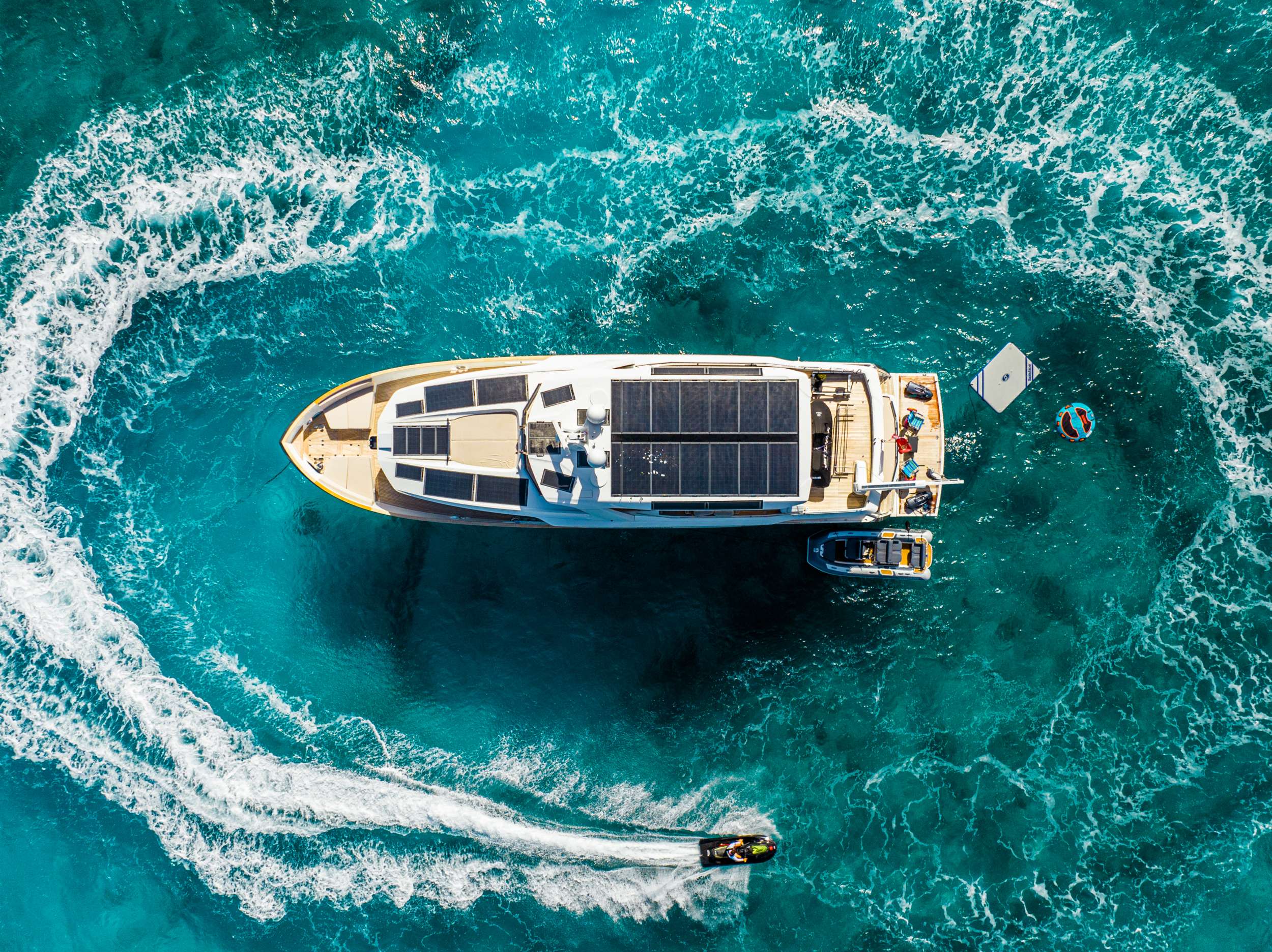 Yacht Photo 13