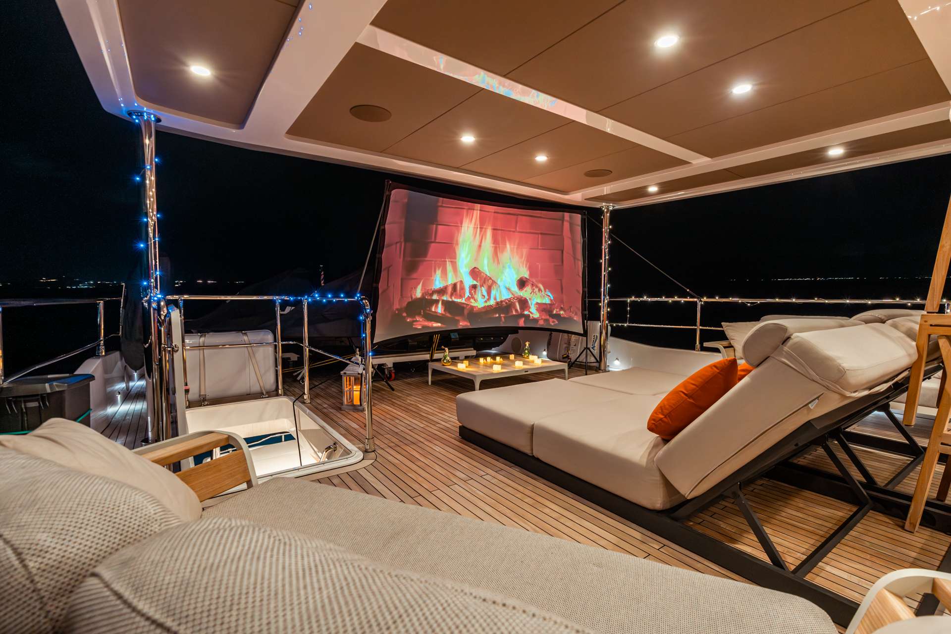 Yacht Photo 16