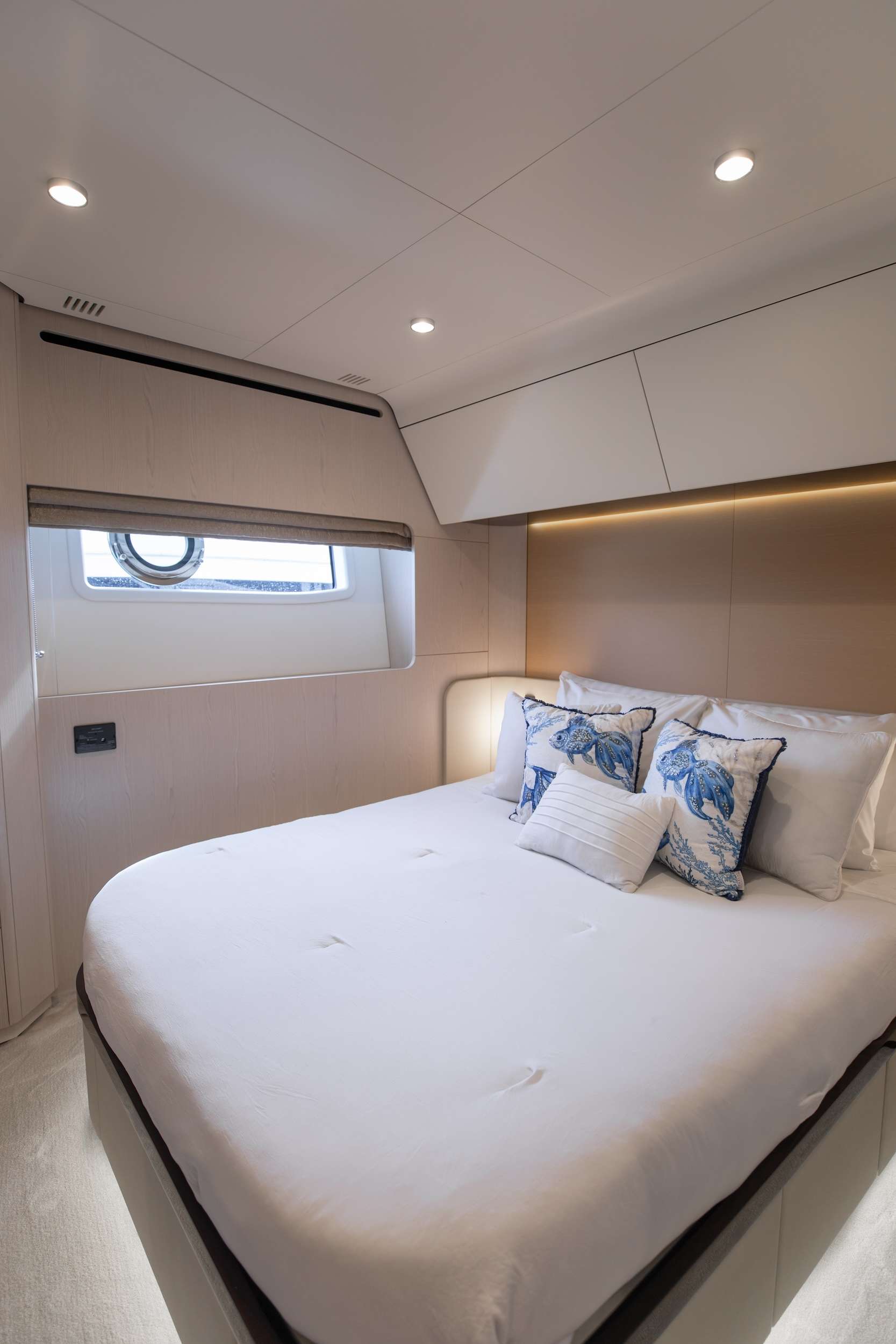 Yacht Photo 8
