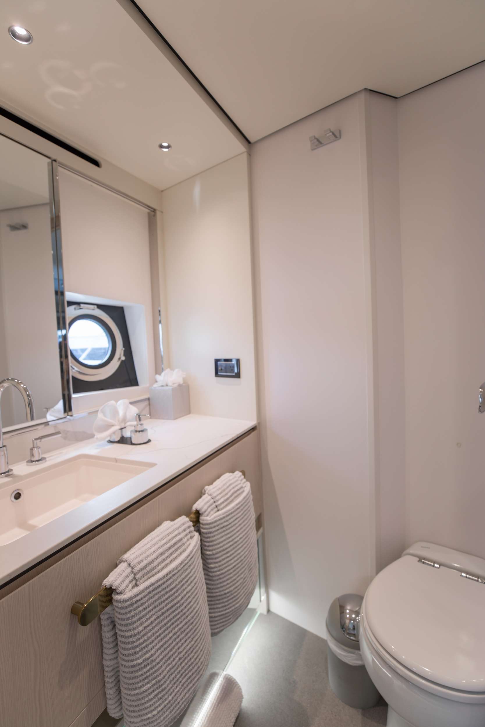 Yacht Photo 9