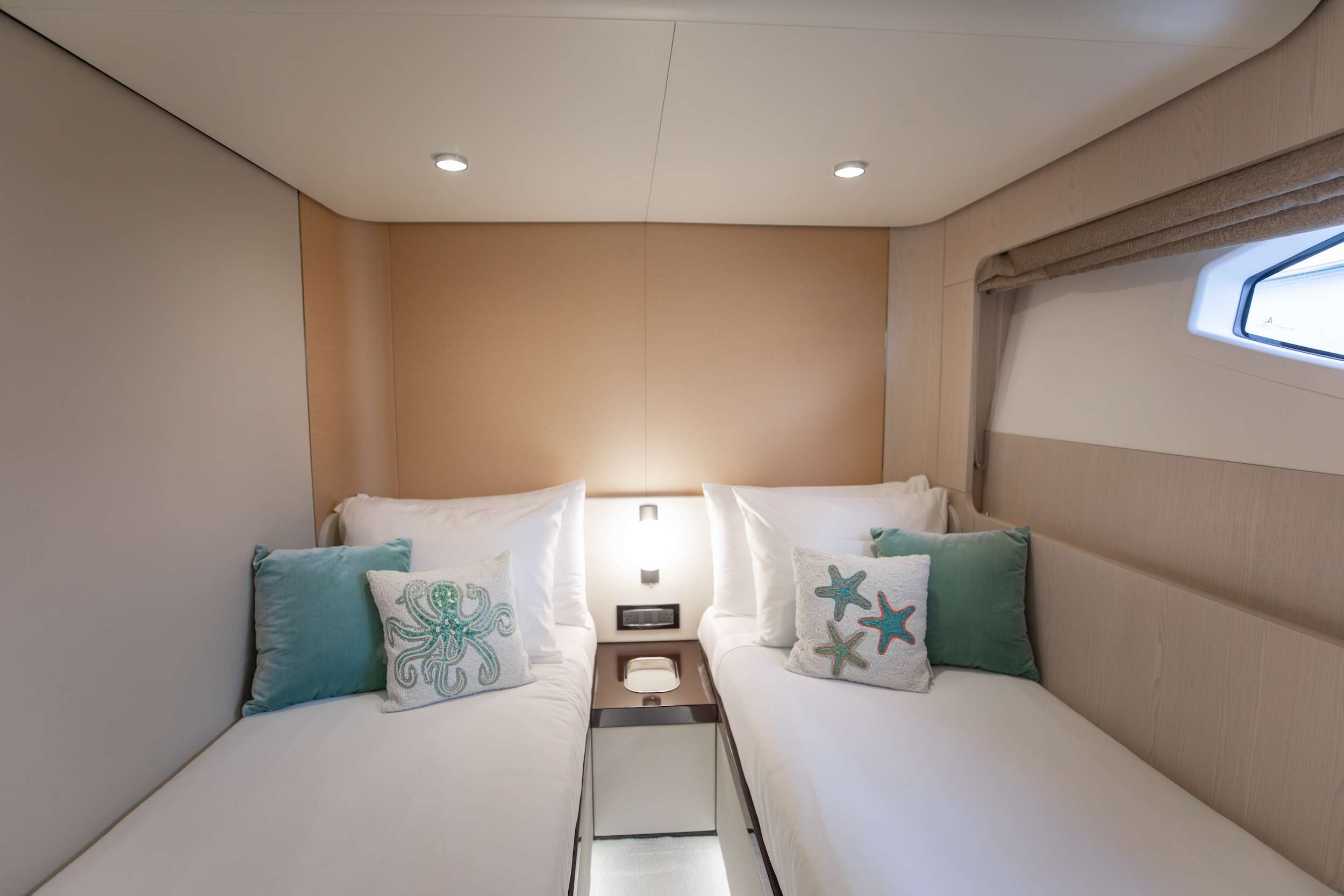 Yacht Photo 10