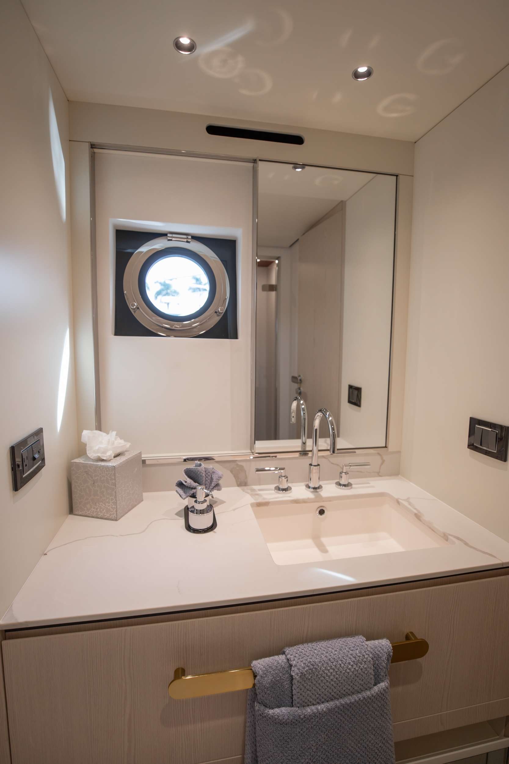 Yacht Photo 11