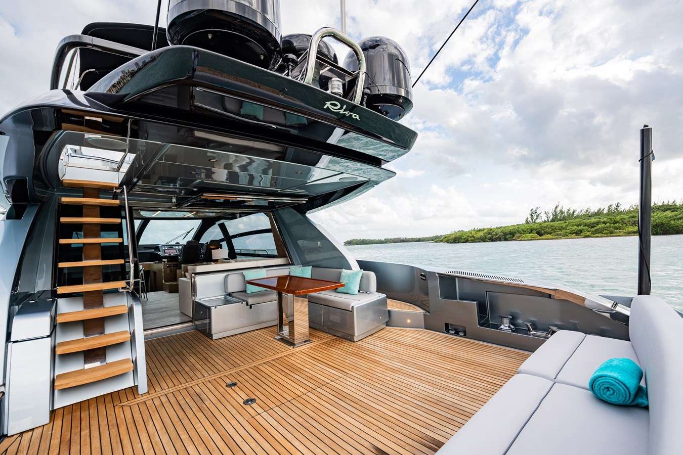 Yacht Photo 5