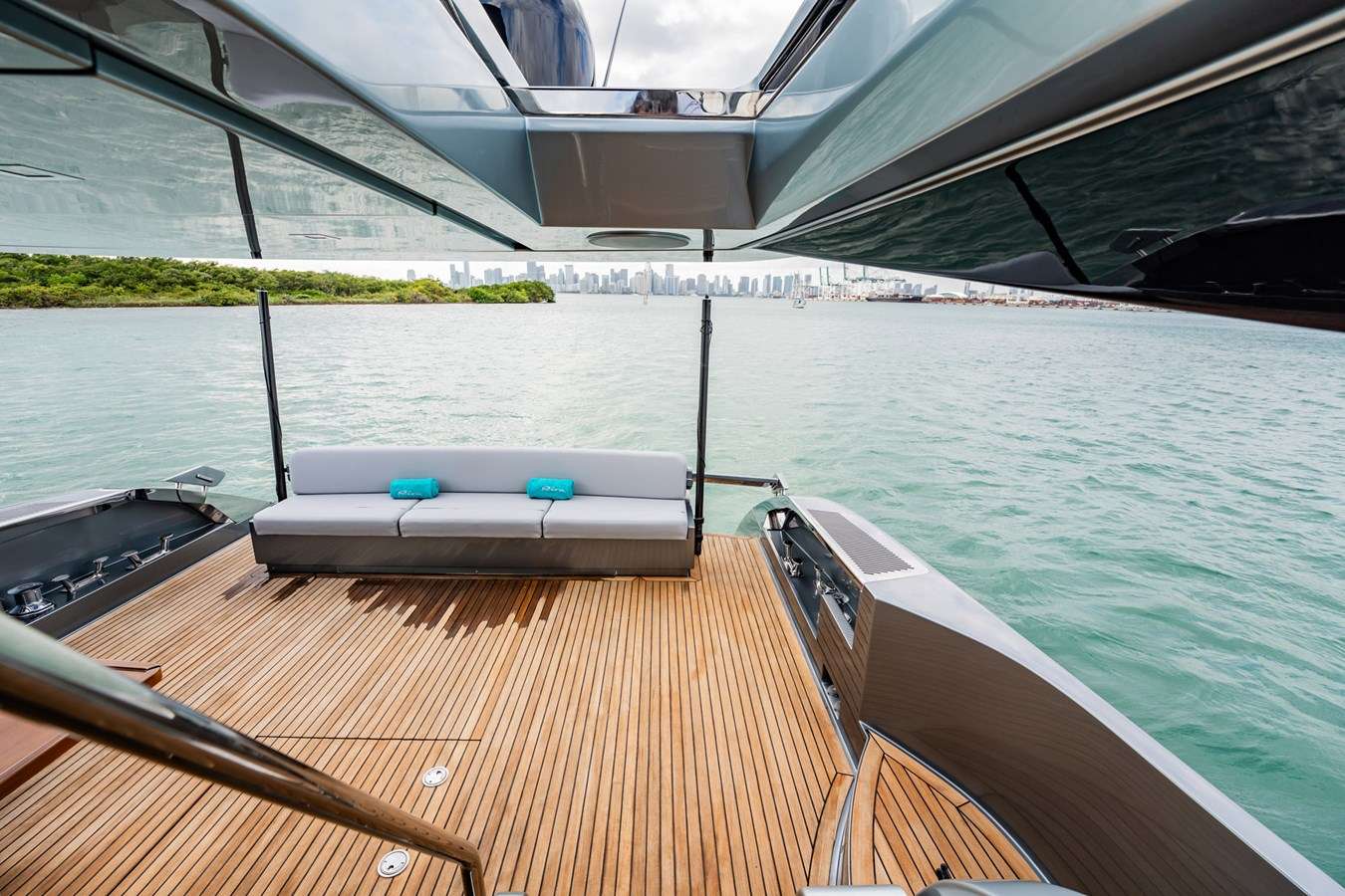 Yacht Photo 9