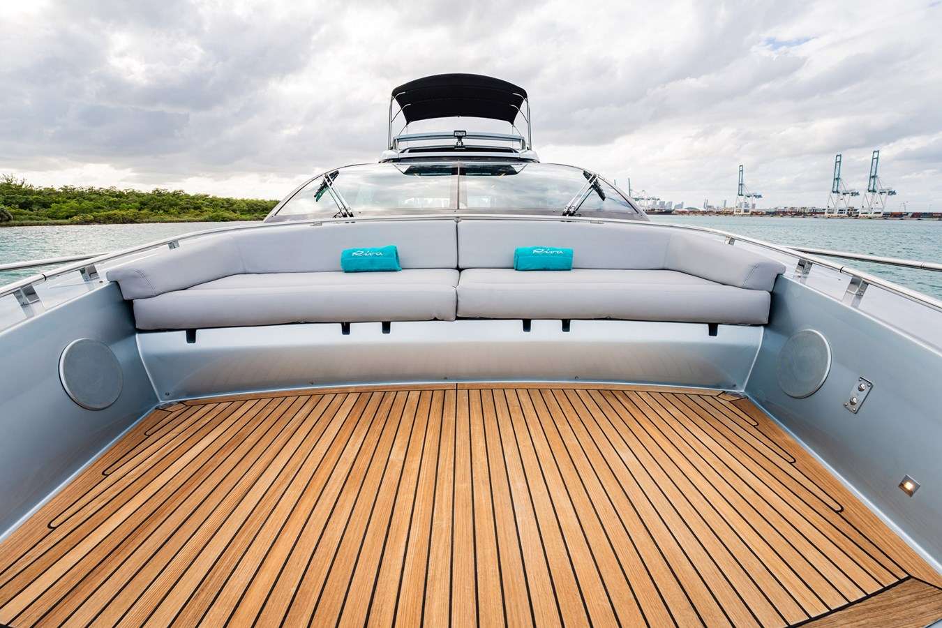 Yacht Photo 10