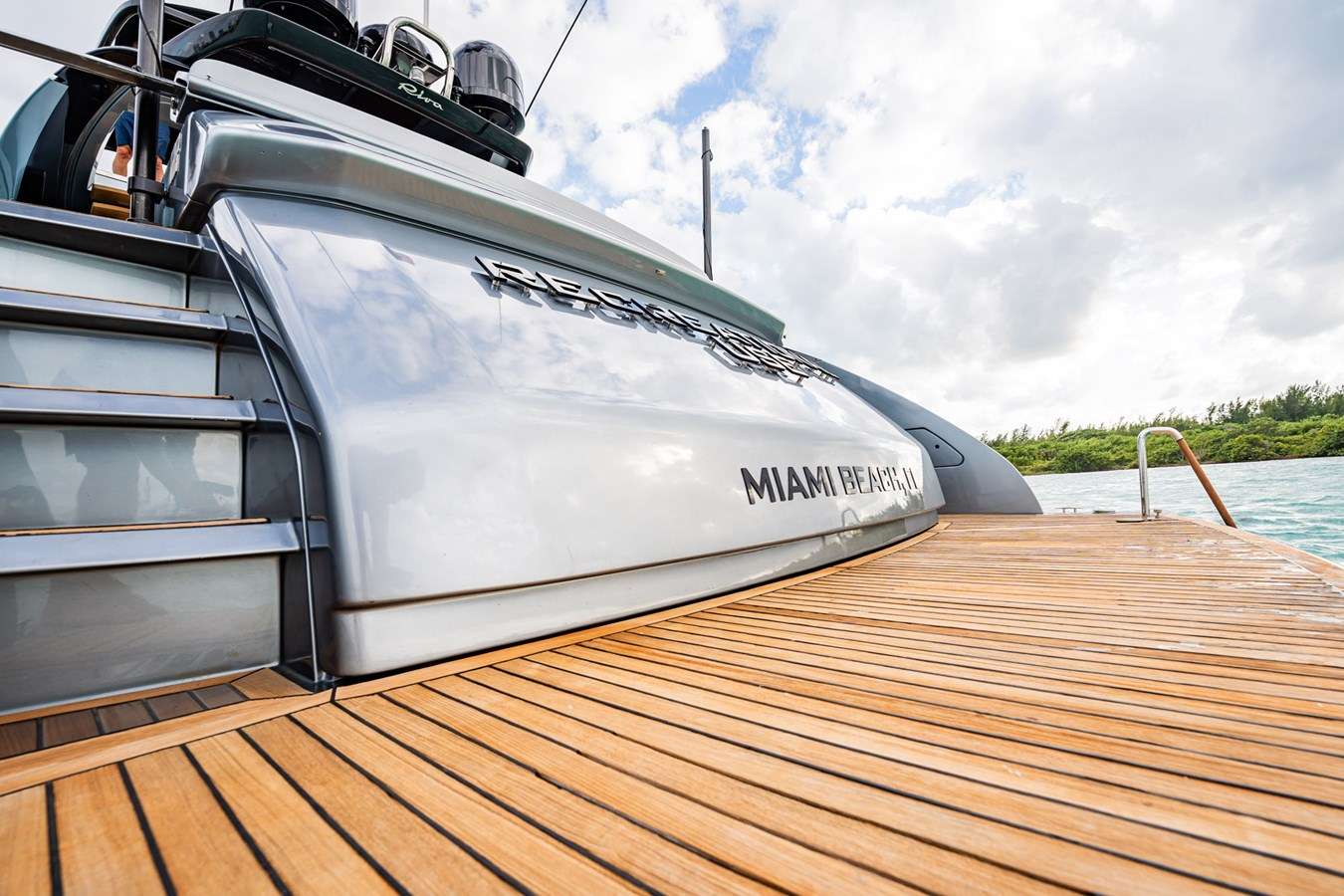 Yacht Photo 11