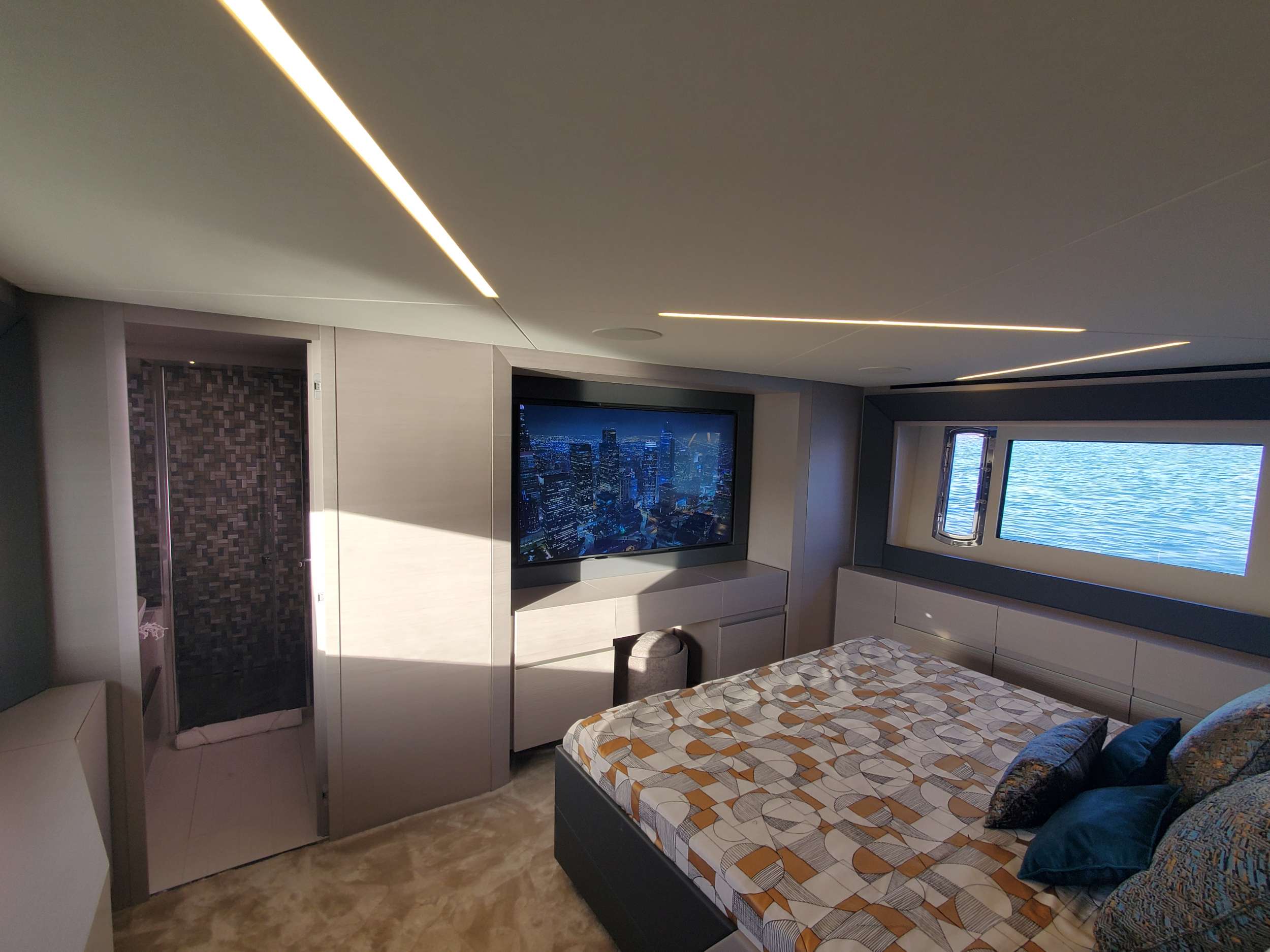 Yacht Photo 6