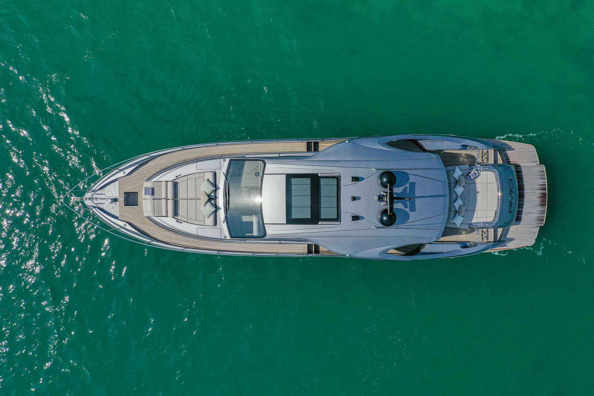 Yacht Photo 8