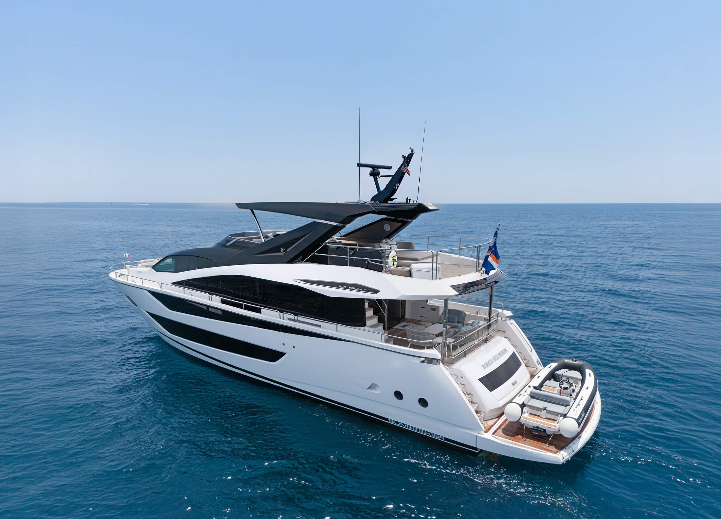 Yacht Photo 4