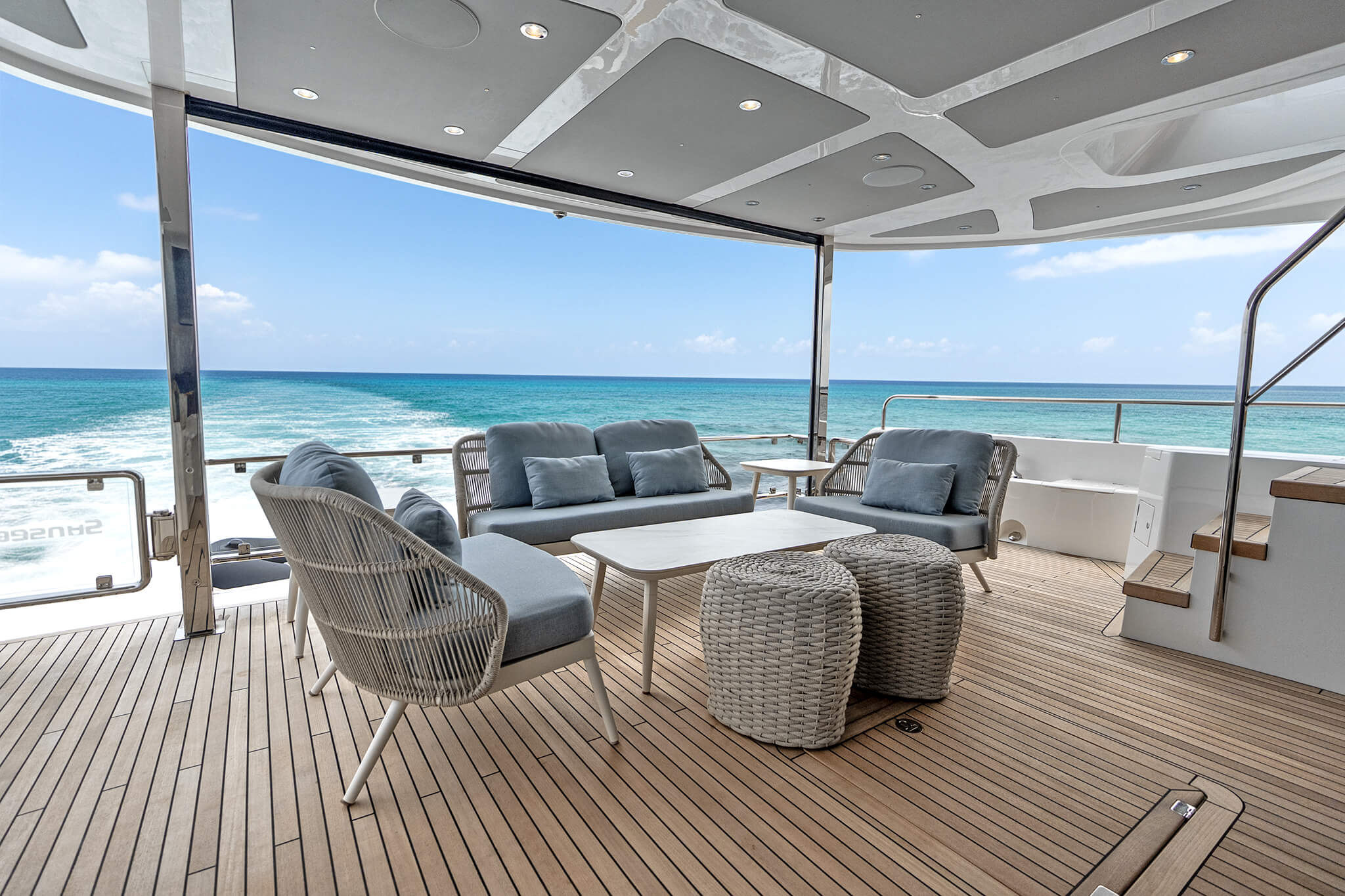 Yacht Photo 8