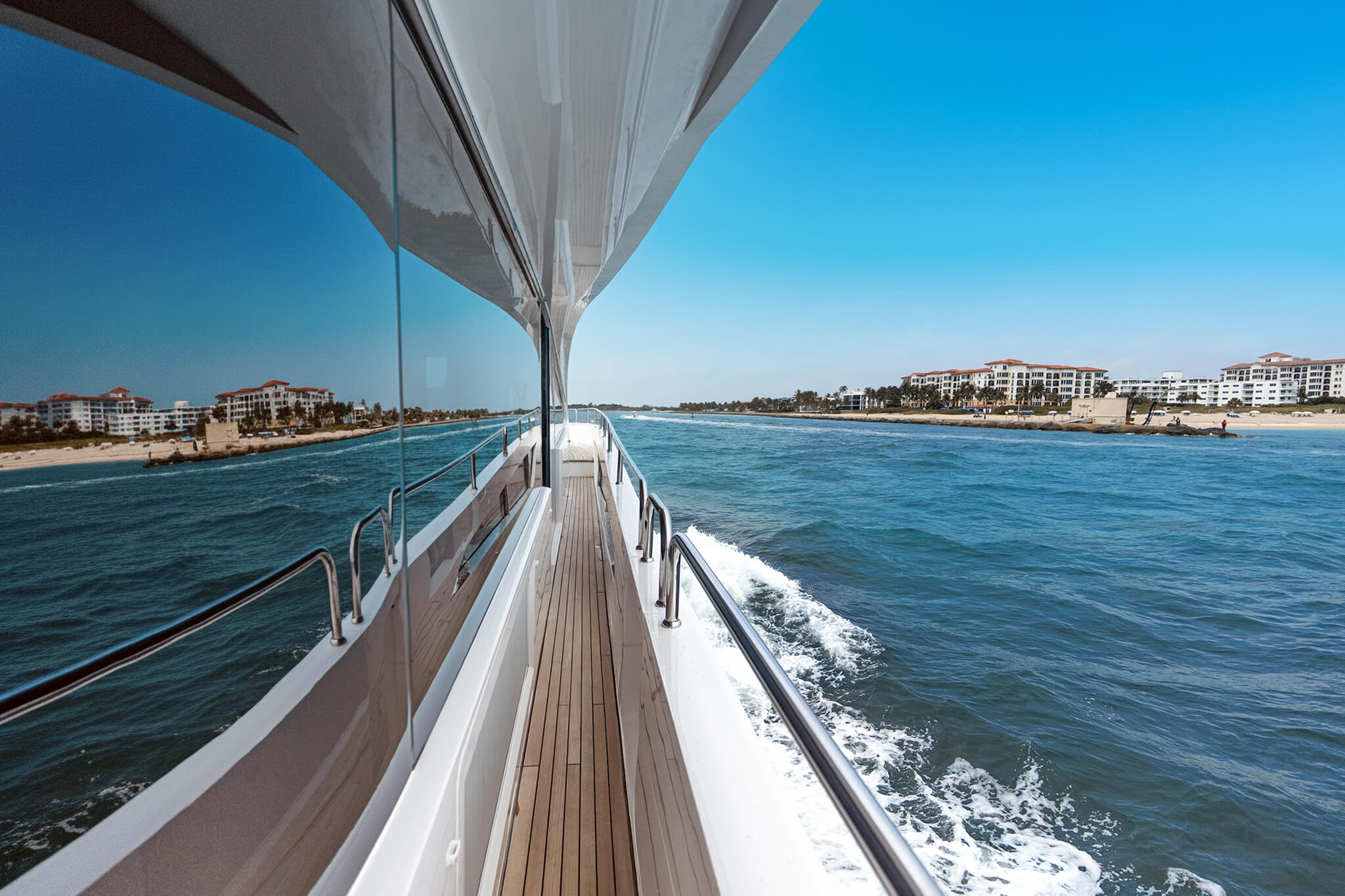 Yacht Photo 11