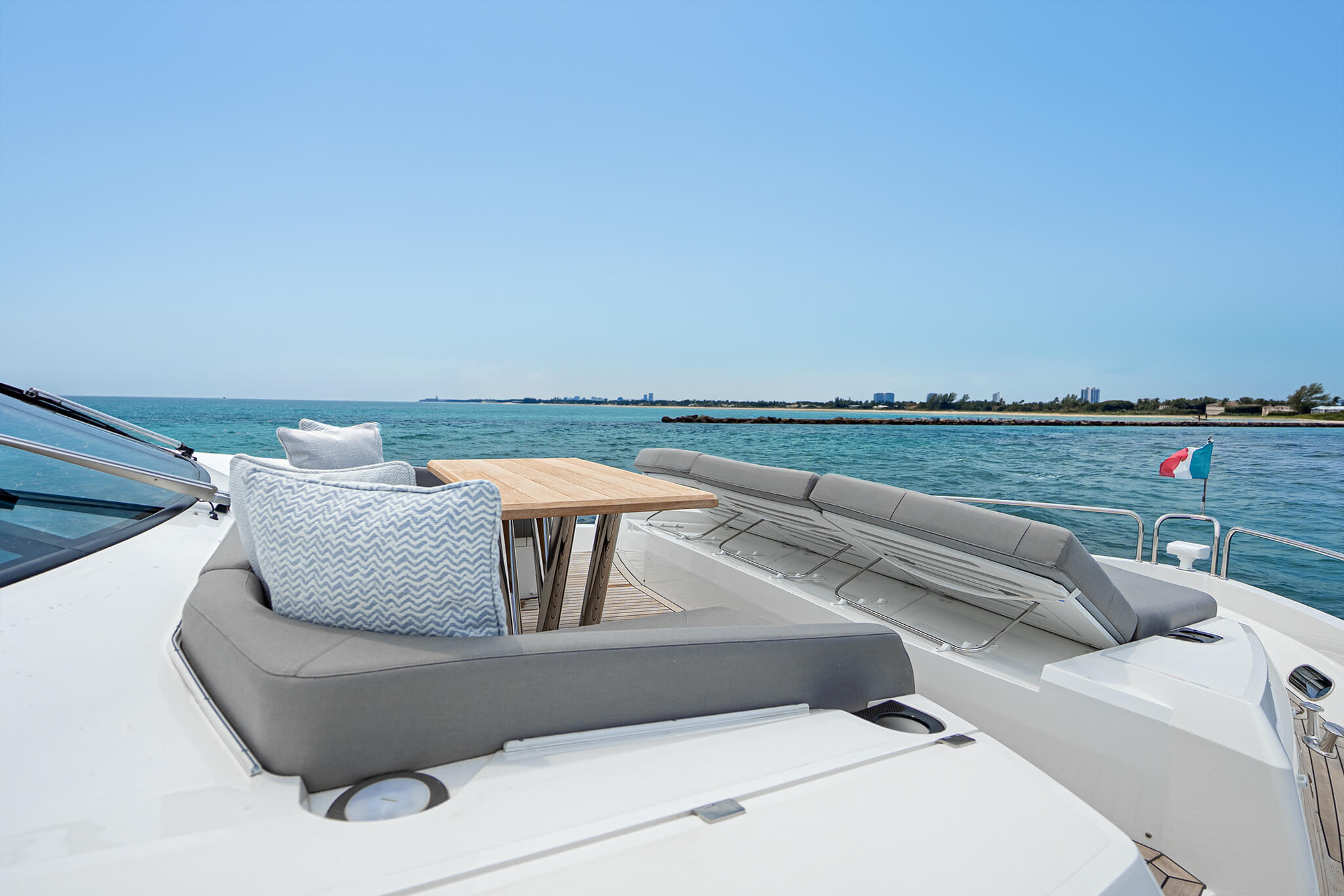 Yacht Photo 14